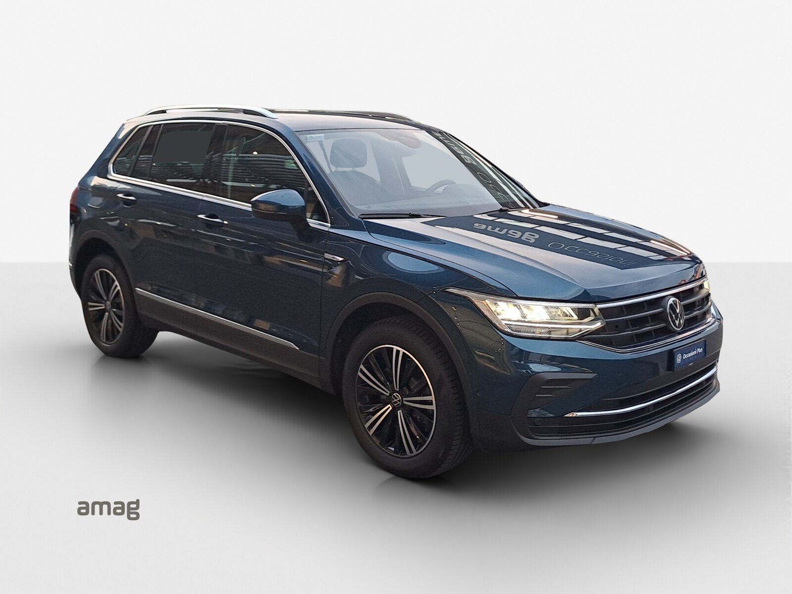 VW Tiguan Life, Petrol, Second hand / Used, Automatic - 6