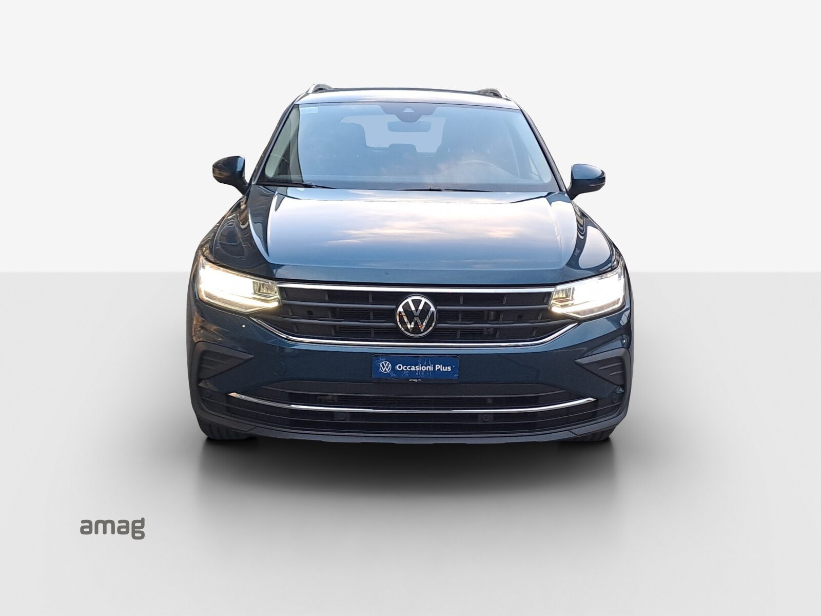 VW Tiguan Life, Petrol, Second hand / Used, Automatic - 7
