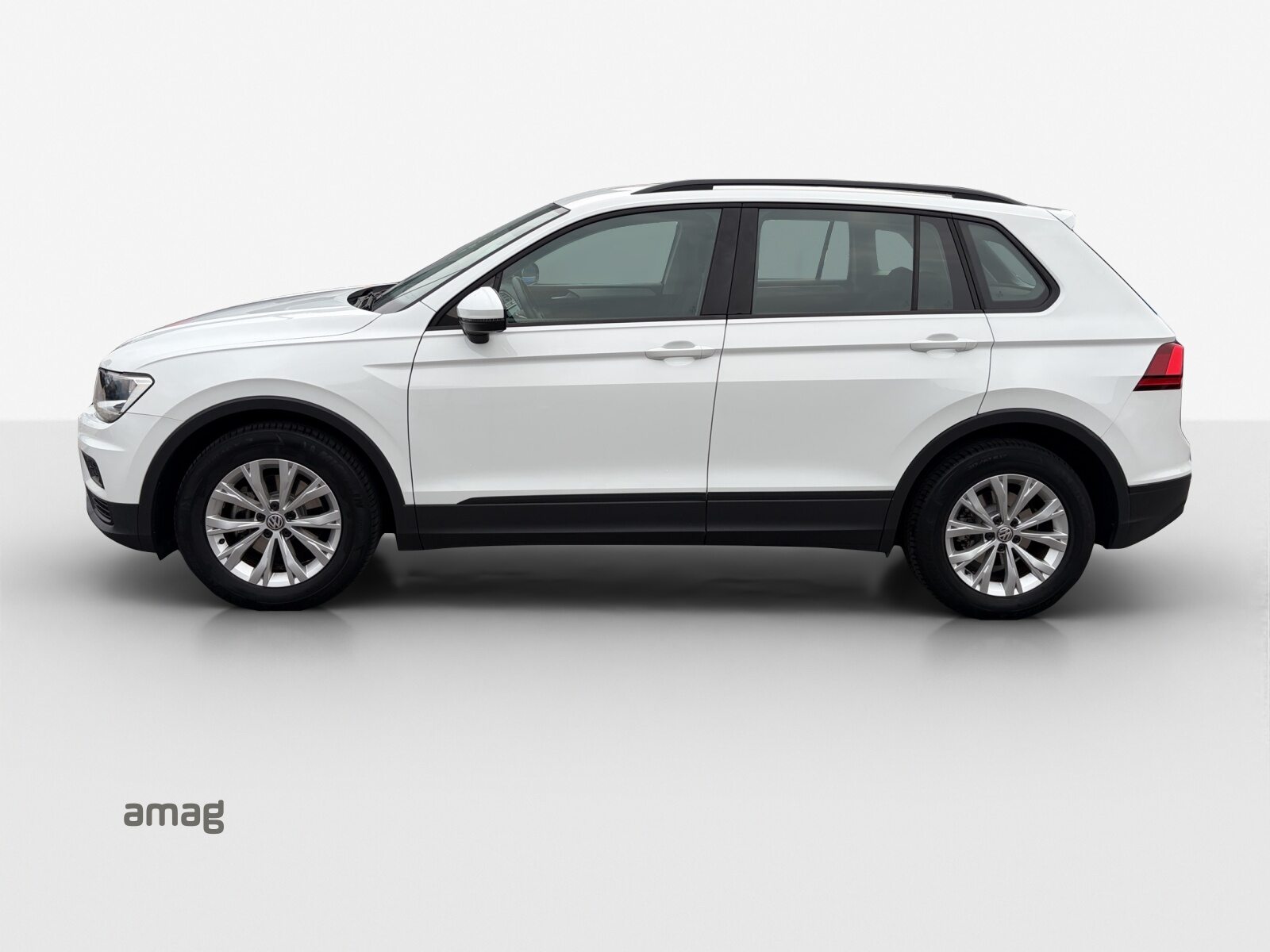 VW Tiguan Trendline, Petrol, Second hand / Used, Manual - 2