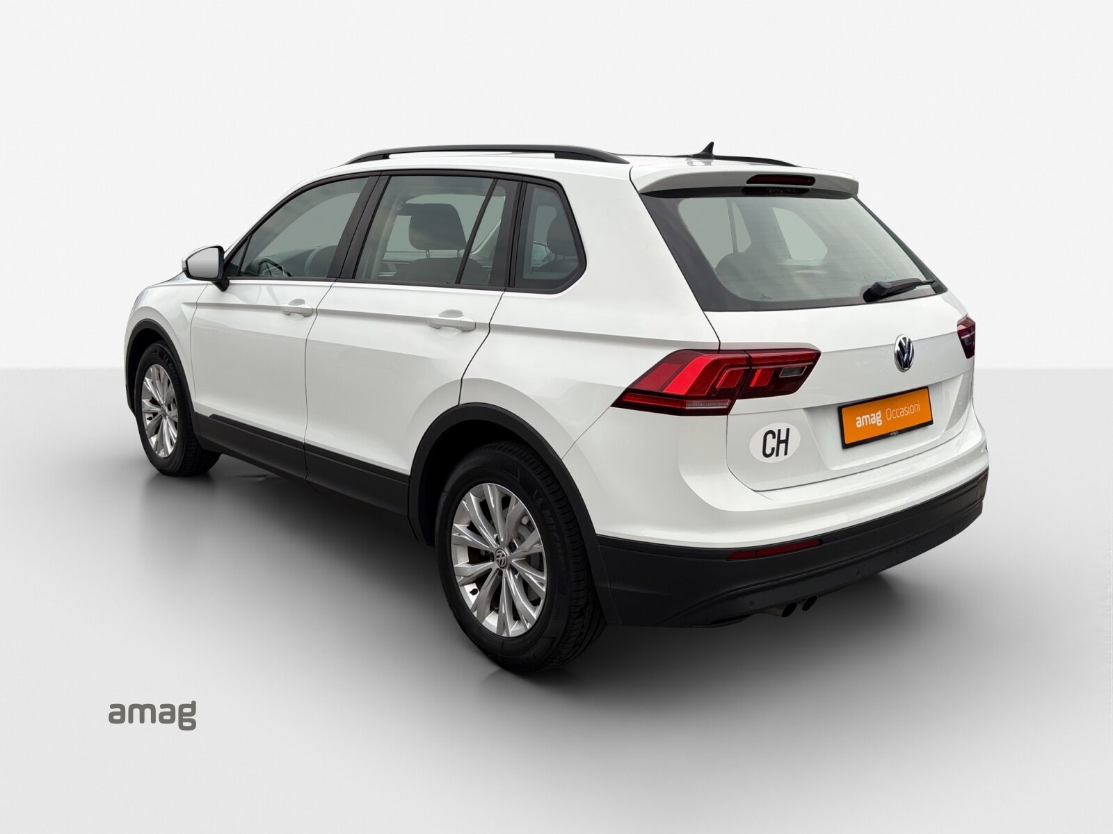 VW Tiguan Trendline, Petrol, Second hand / Used, Manual - 3