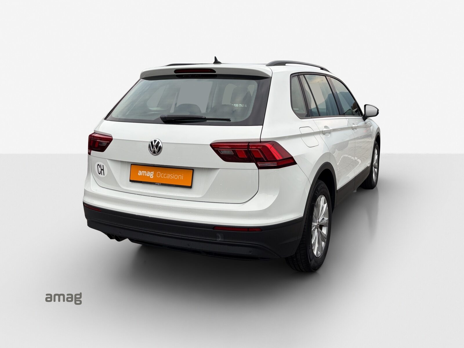 VW Tiguan Trendline, Petrol, Second hand / Used, Manual - 5