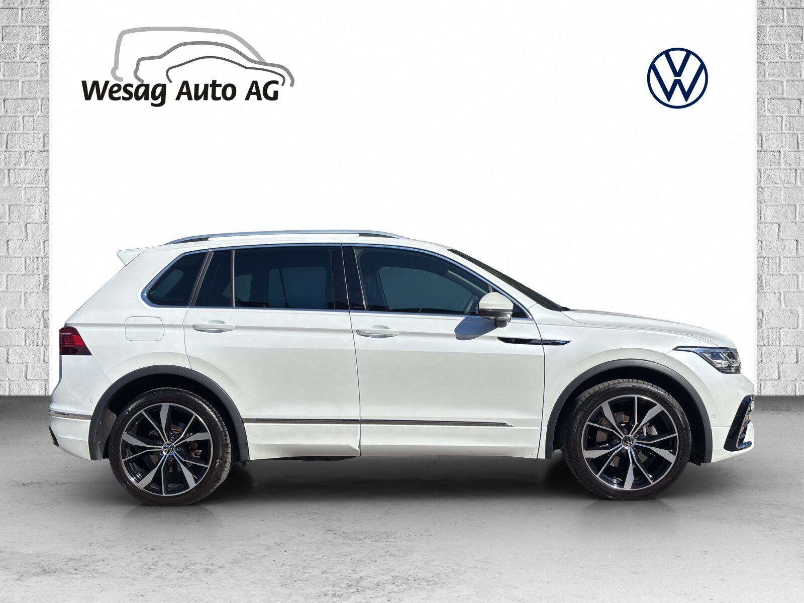 VW Tiguan R-Line, Petrol, Second hand / Used, Automatic - 2