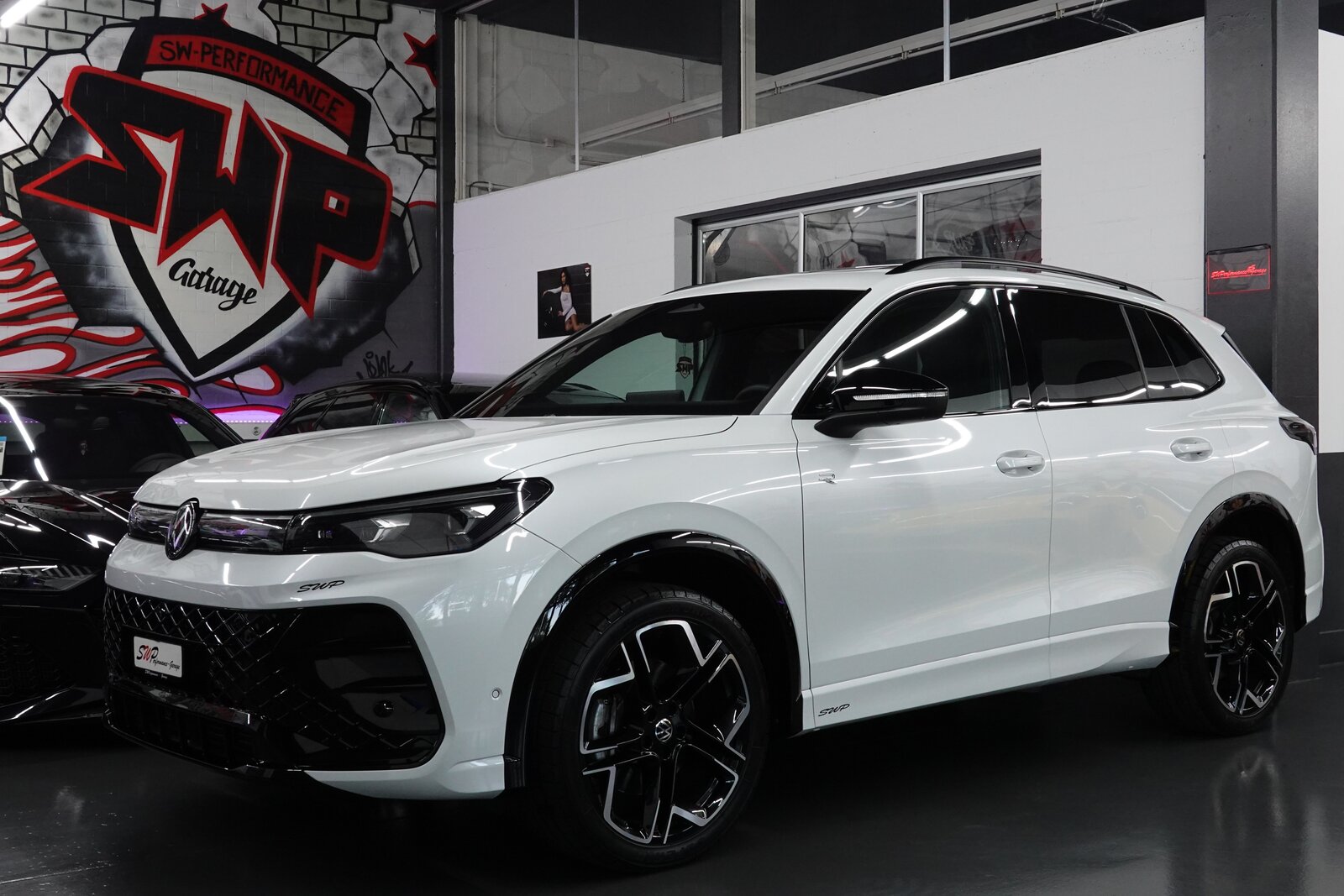 VW TIGUAN 2.0 TSI DSG R-LINE 4MOTION STANDHEIZUNG AHL 2,3t PER