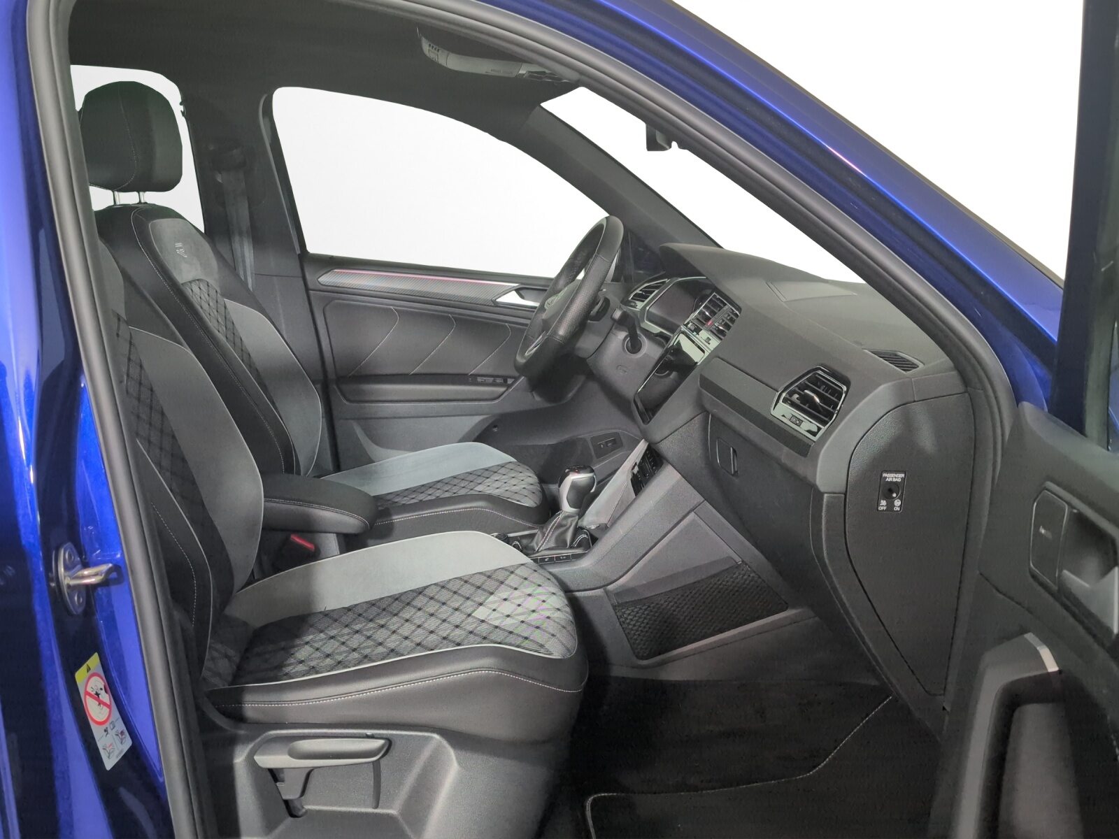 VW Tiguan R-Line, Benzin, Occasion / Gebraucht, Automatik - 7