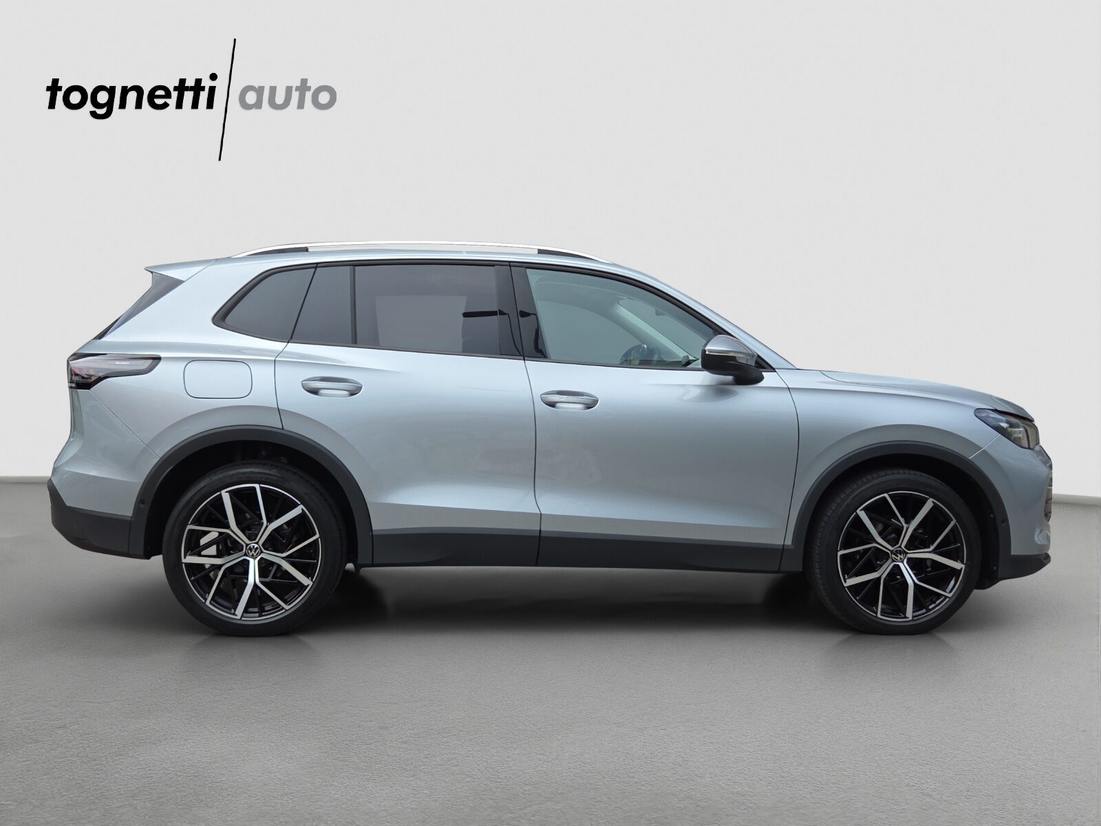 VW Tiguan UNITED, Essence, Occasion / Utilisé, Automatique - 3