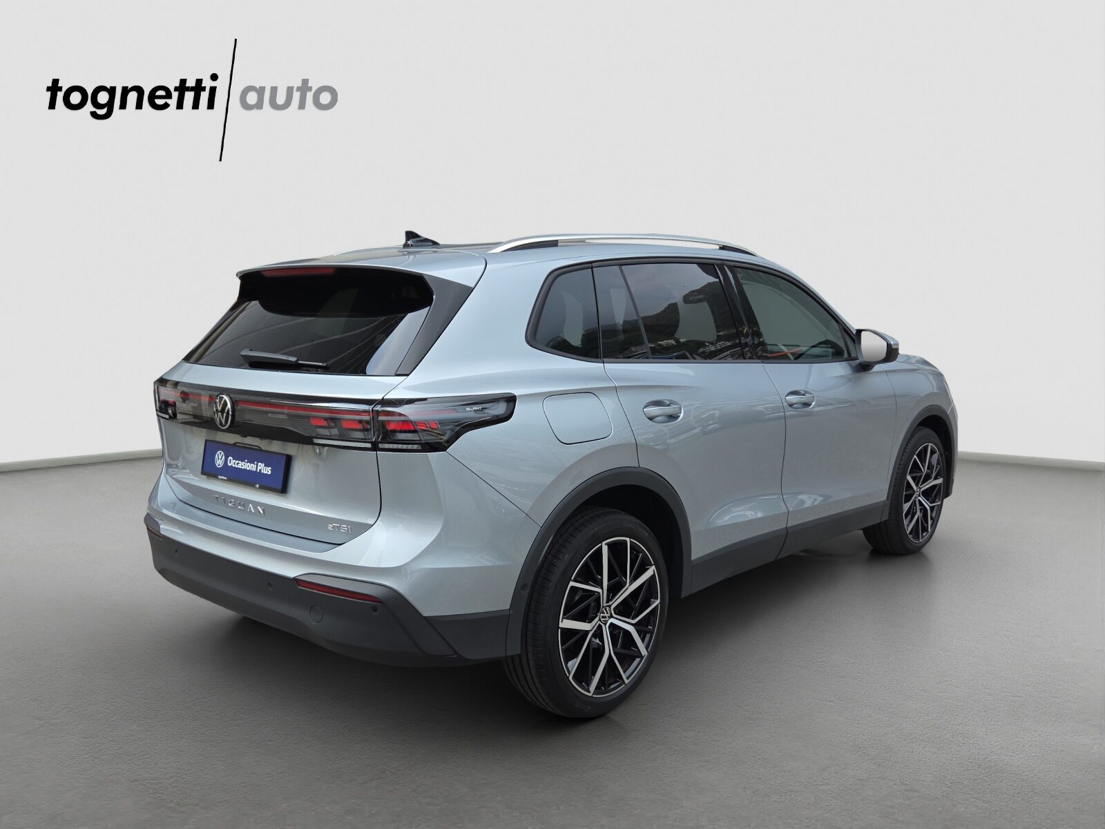 VW Tiguan UNITED, Essence, Occasion / Utilisé, Automatique - 4