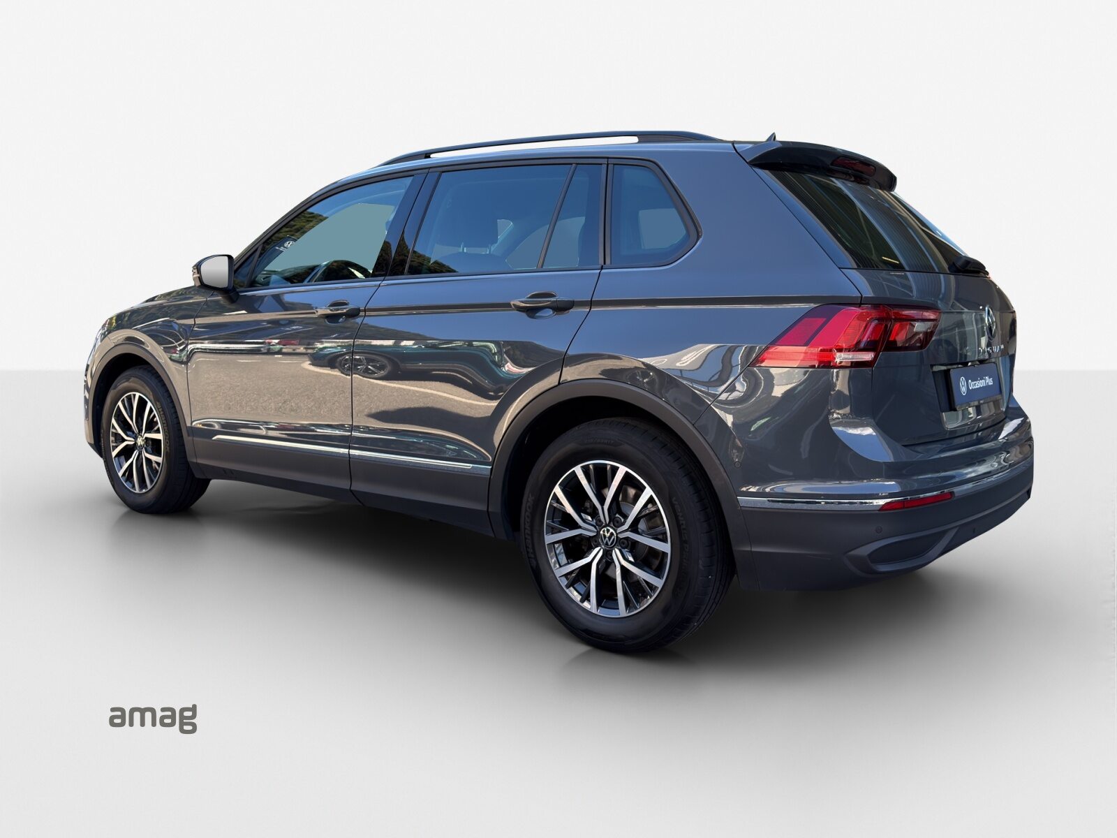 VW Tiguan Life, Petrol, Second hand / Used, Automatic - 3