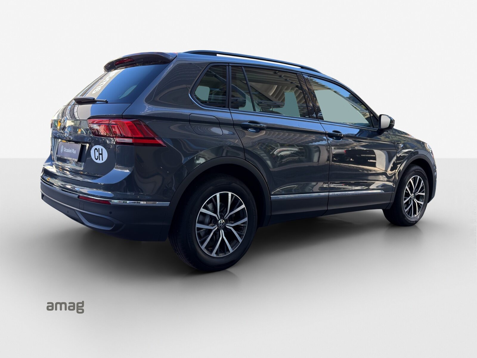 VW Tiguan Life, Petrol, Second hand / Used, Automatic - 5