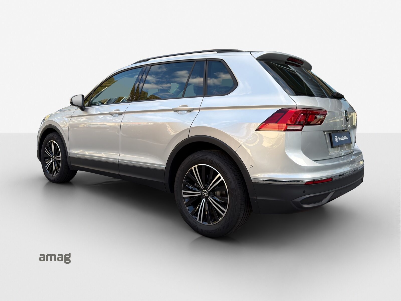 VW Tiguan Life, Petrol, Second hand / Used, Automatic - 3
