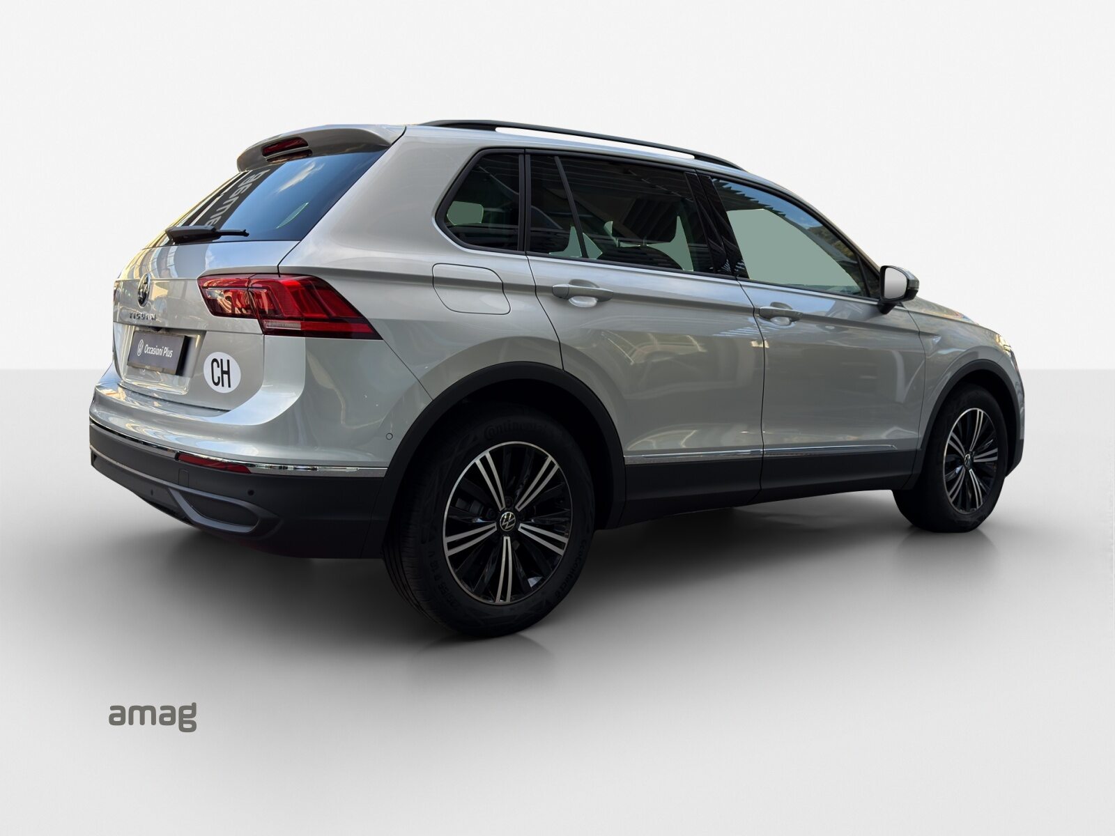 VW Tiguan Life, Petrol, Second hand / Used, Automatic - 5
