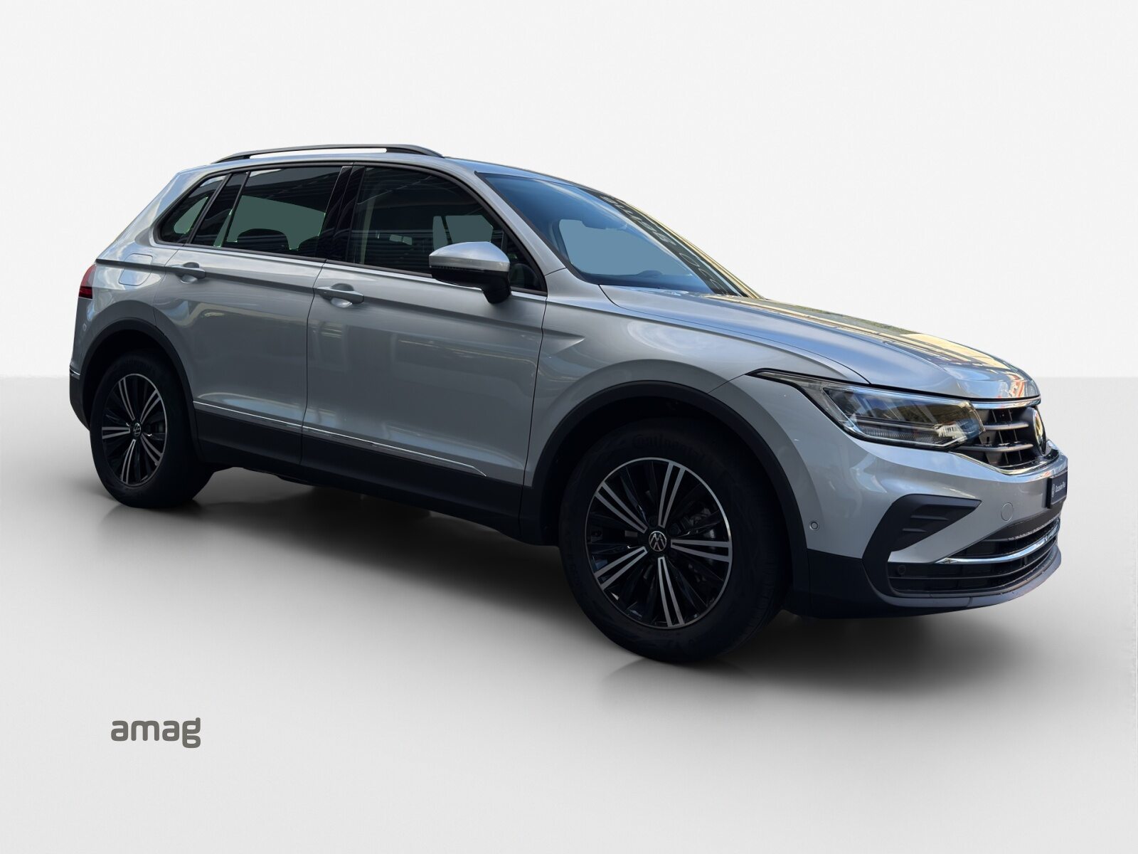 VW Tiguan Life, Petrol, Second hand / Used, Automatic - 6