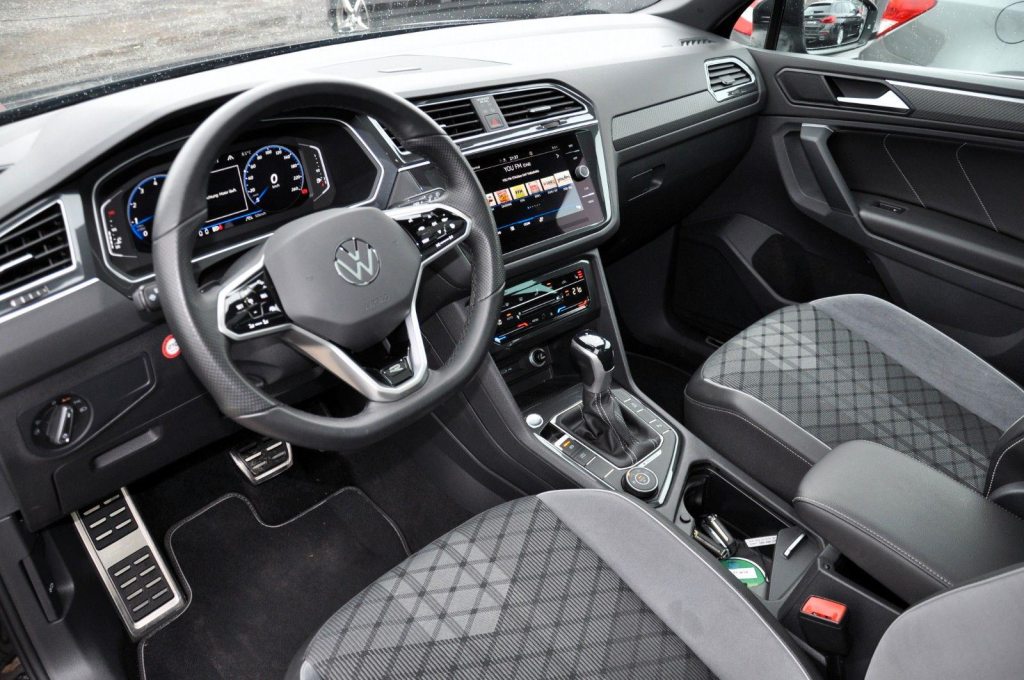 VW R-Line 4Motion, Benzin, Occasion / Gebraucht, Automatik - 7