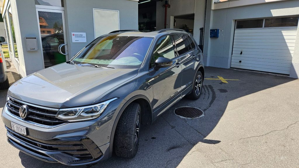 VW TIGUAN 2.0 TSI R-Line DSG, Benzin, Occasion / Gebraucht, Automatik - 2