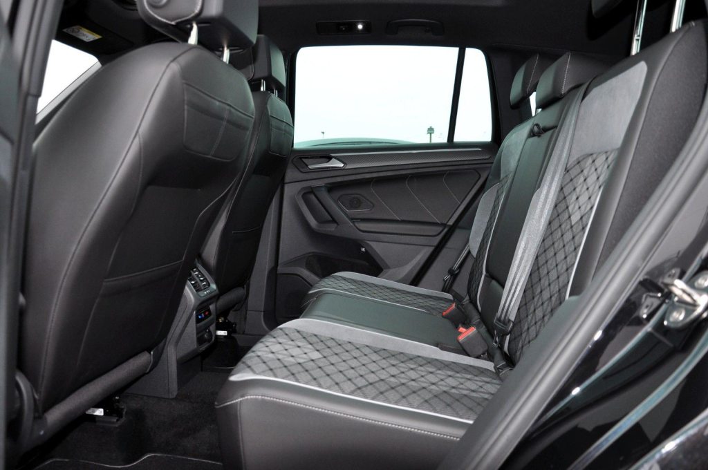 VW R-Line 4Motion, Benzin, Occasion / Gebraucht, Automatik - 2