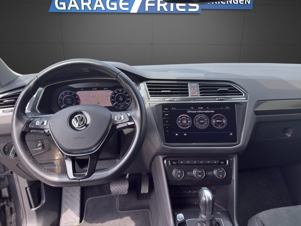 VW Tiguan 70th anniversary, Petrol, Second hand / Used, Automatic - 6