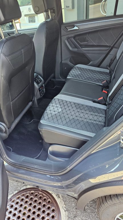 VW TIGUAN 2.0 TSI R-Line DSG, Benzin, Occasion / Gebraucht, Automatik - 7