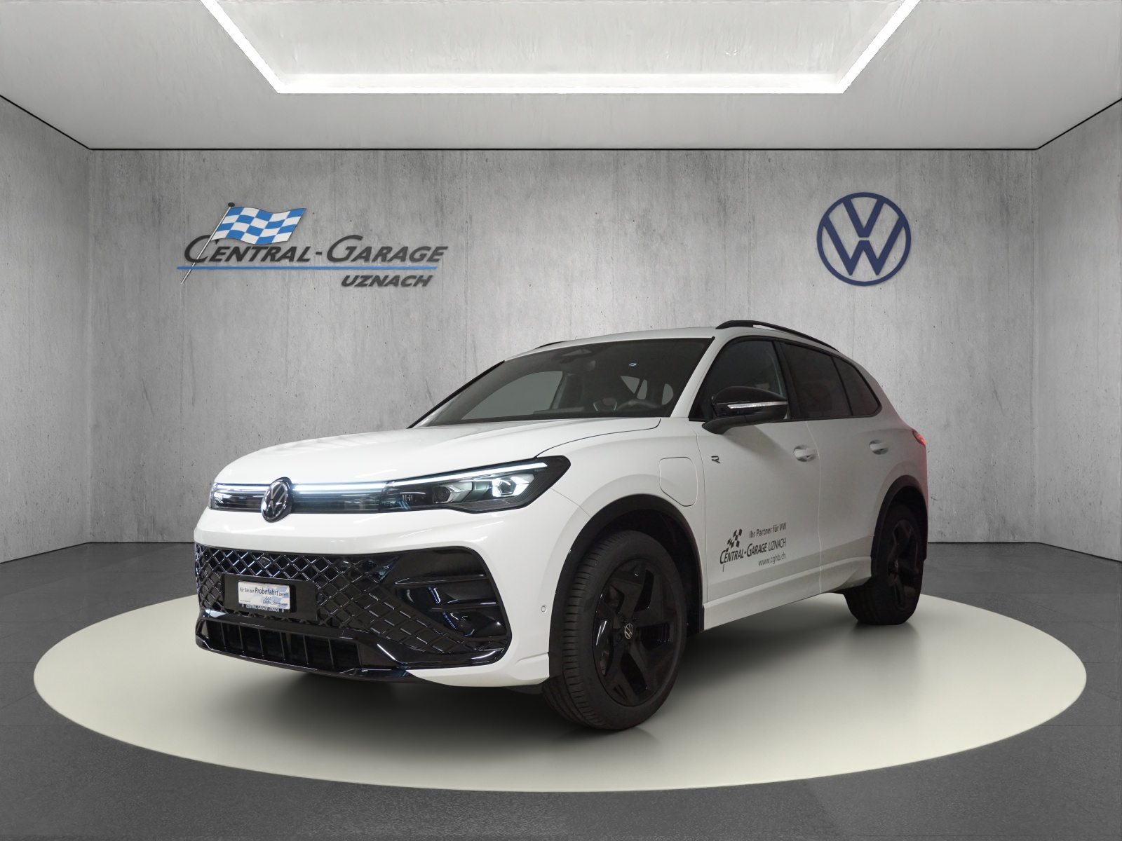 VW Tiguan R-Line, Voll-Hybrid Benzin/Elektro, Vorführwagen, Automatik