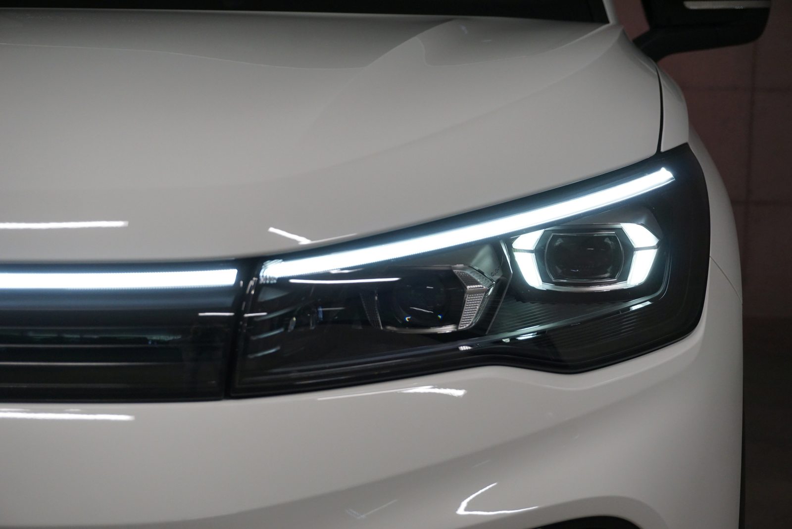 VW Tiguan R-Line, Voll-Hybrid Benzin/Elektro, Vorführwagen, Automatik - 7