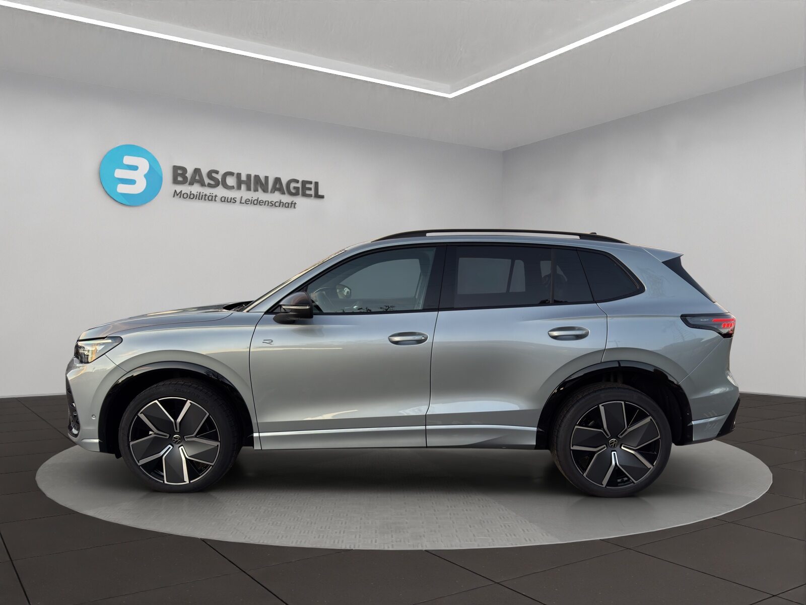 VW Tiguan R-Line, Benzin, Vorführwagen, Automatik - 2