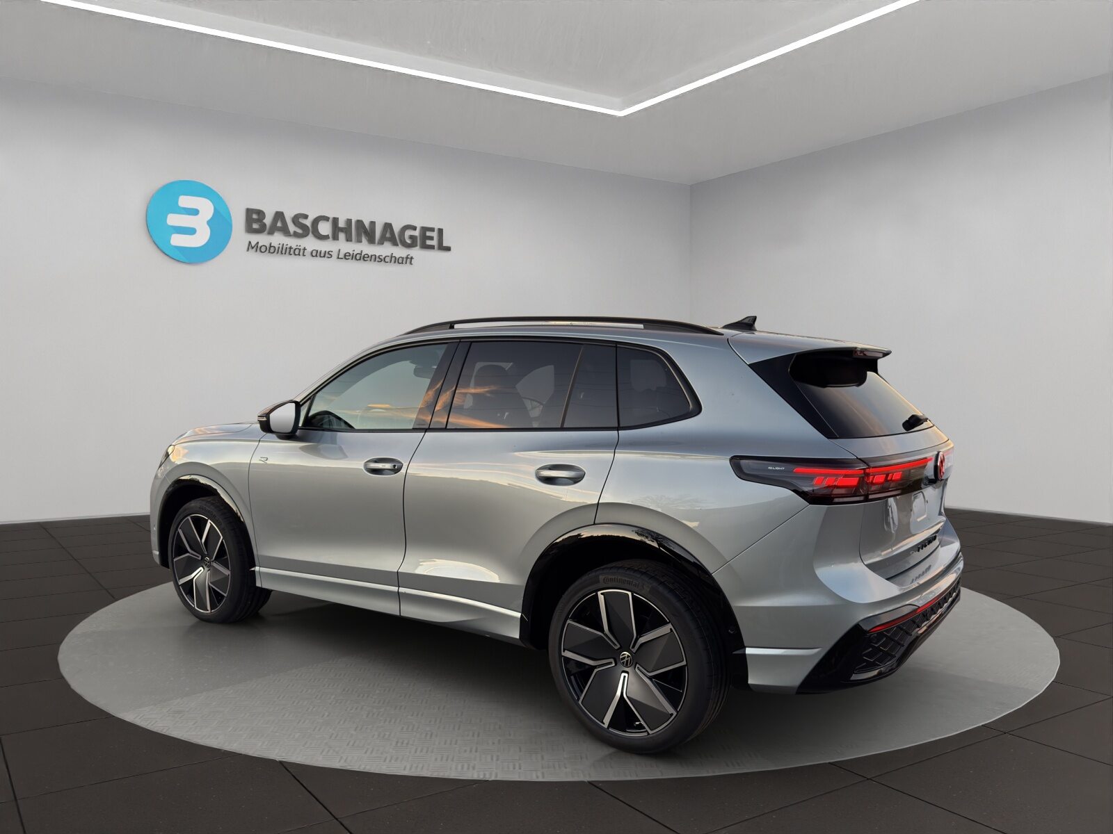 VW Tiguan R-Line, Benzin, Vorführwagen, Automatik - 3