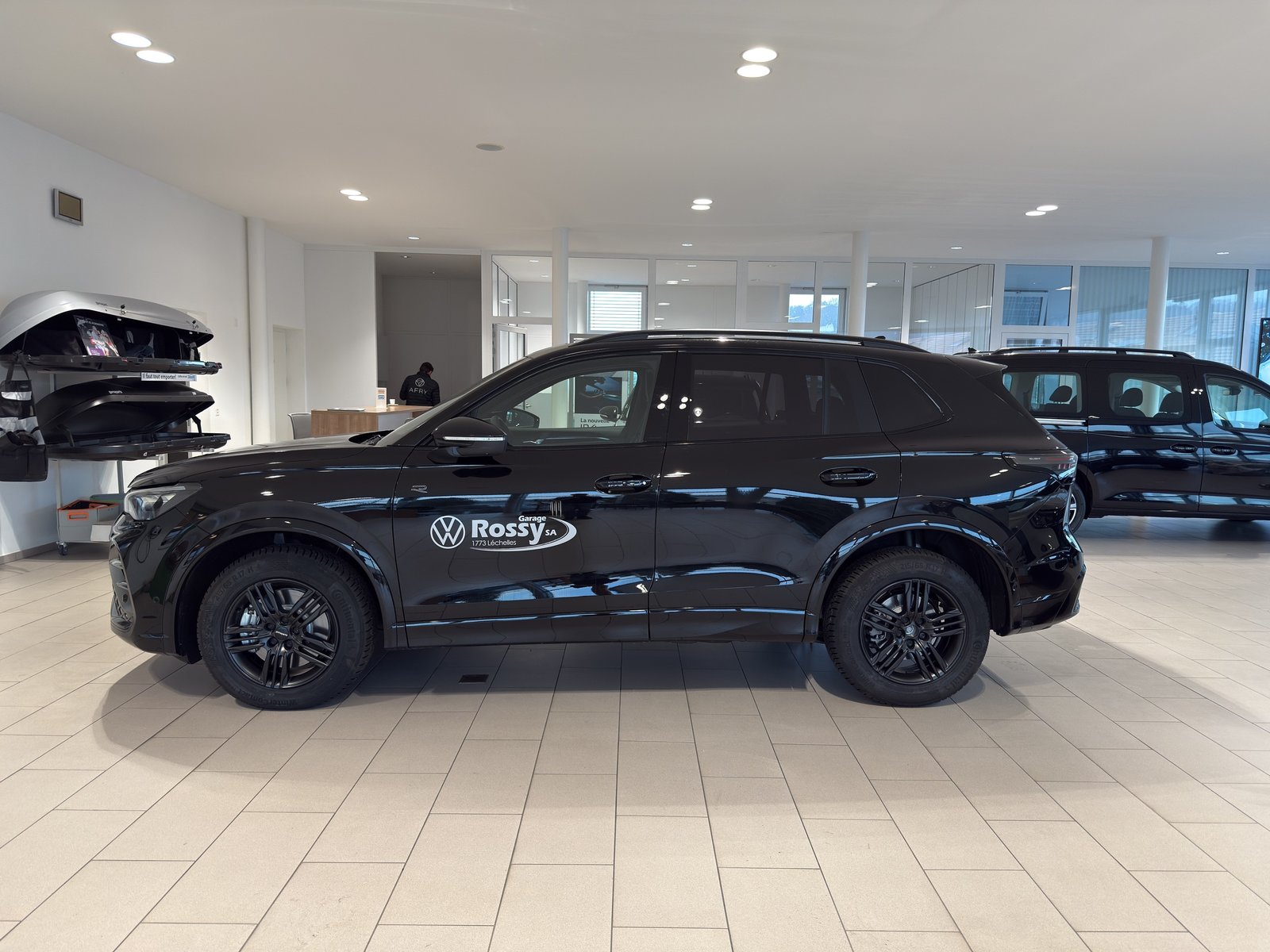 VW Tiguan 2.0 TSI DSG R-Line 4Motion, Petrol, Ex-demonstrator, Automatic - 3