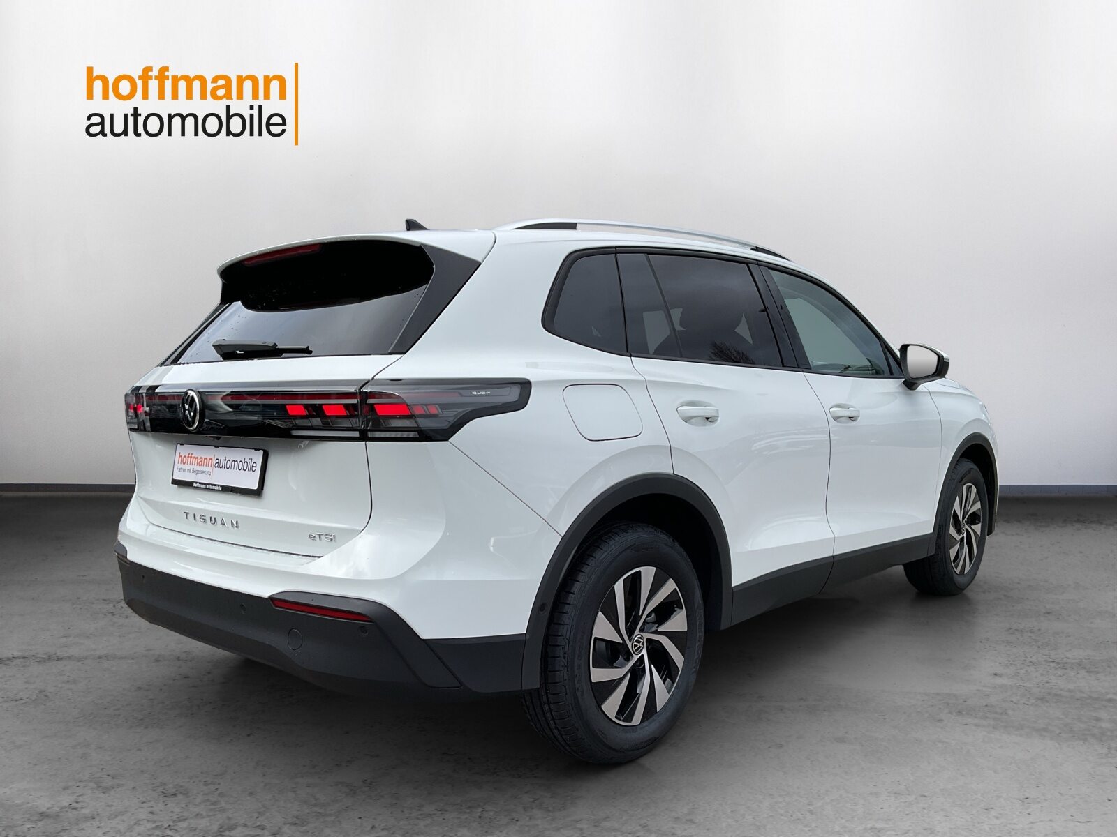 VW Tiguan UNITED, Petrol, Ex-demonstrator, Automatic - 4