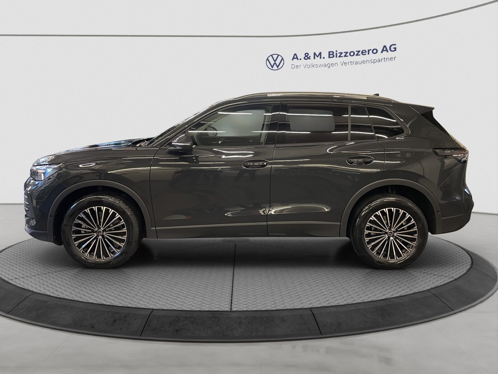VW Tiguan UNITED, Petrol, Ex-demonstrator, Automatic - 2