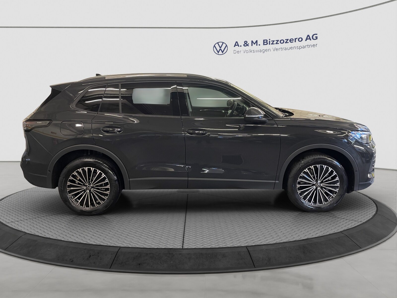 VW Tiguan UNITED, Petrol, Ex-demonstrator, Automatic - 6