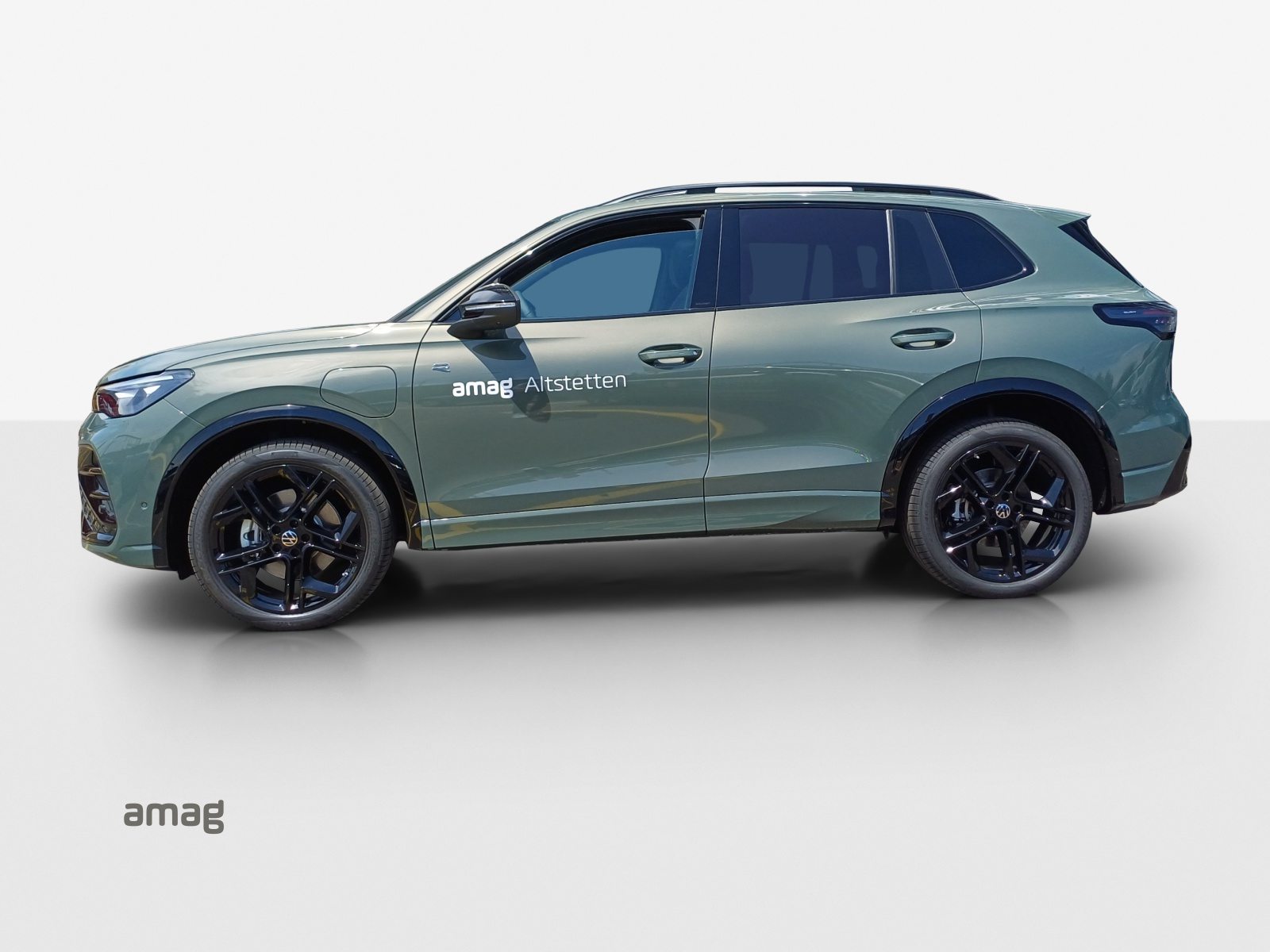 VW Tiguan R-Line UNITED, Hybride Intégral Essence/Électricité, Voiture de démonstration, Automatique - 2