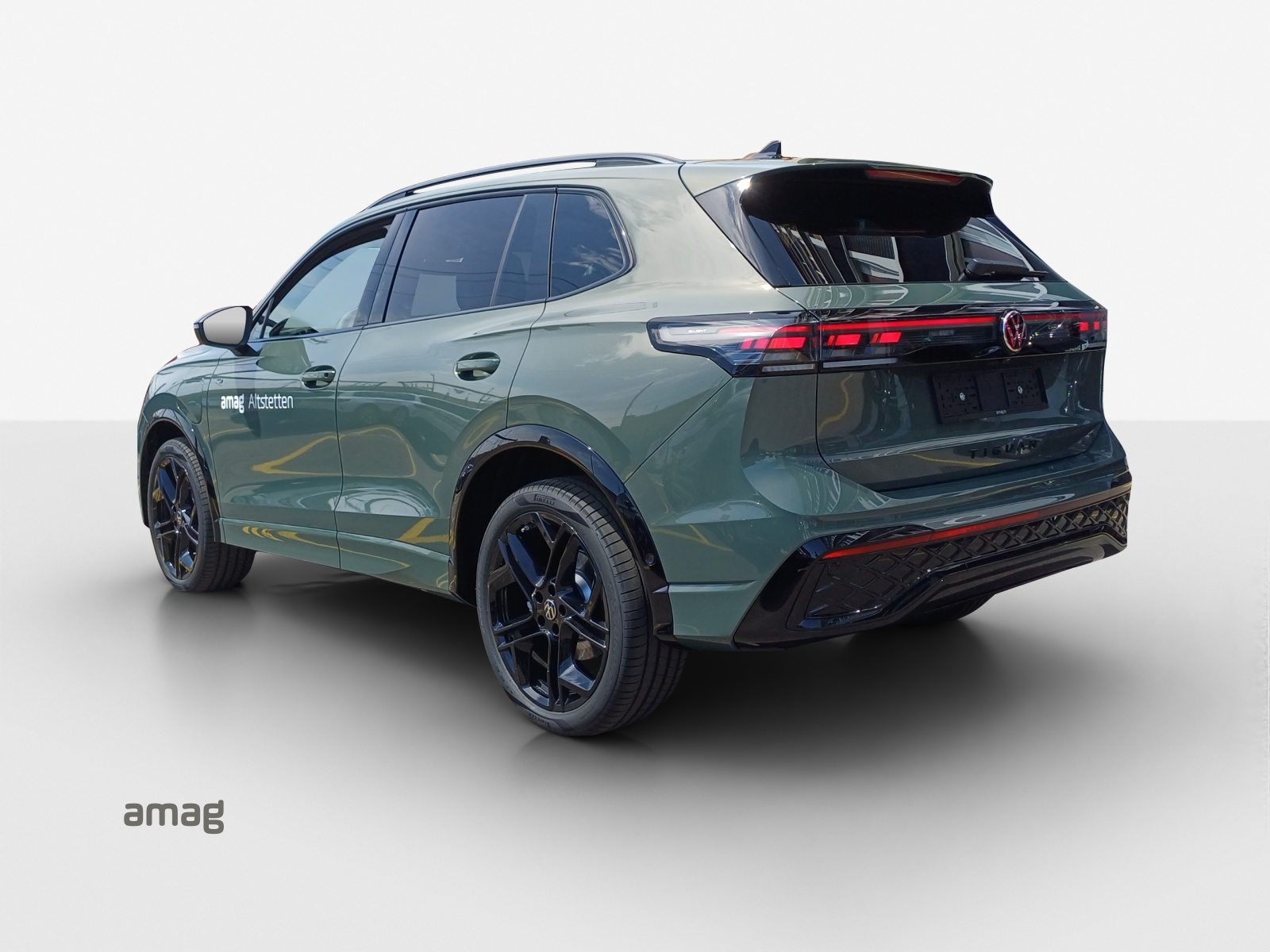 VW Tiguan R-Line UNITED, Hybride Intégral Essence/Électricité, Voiture de démonstration, Automatique - 3