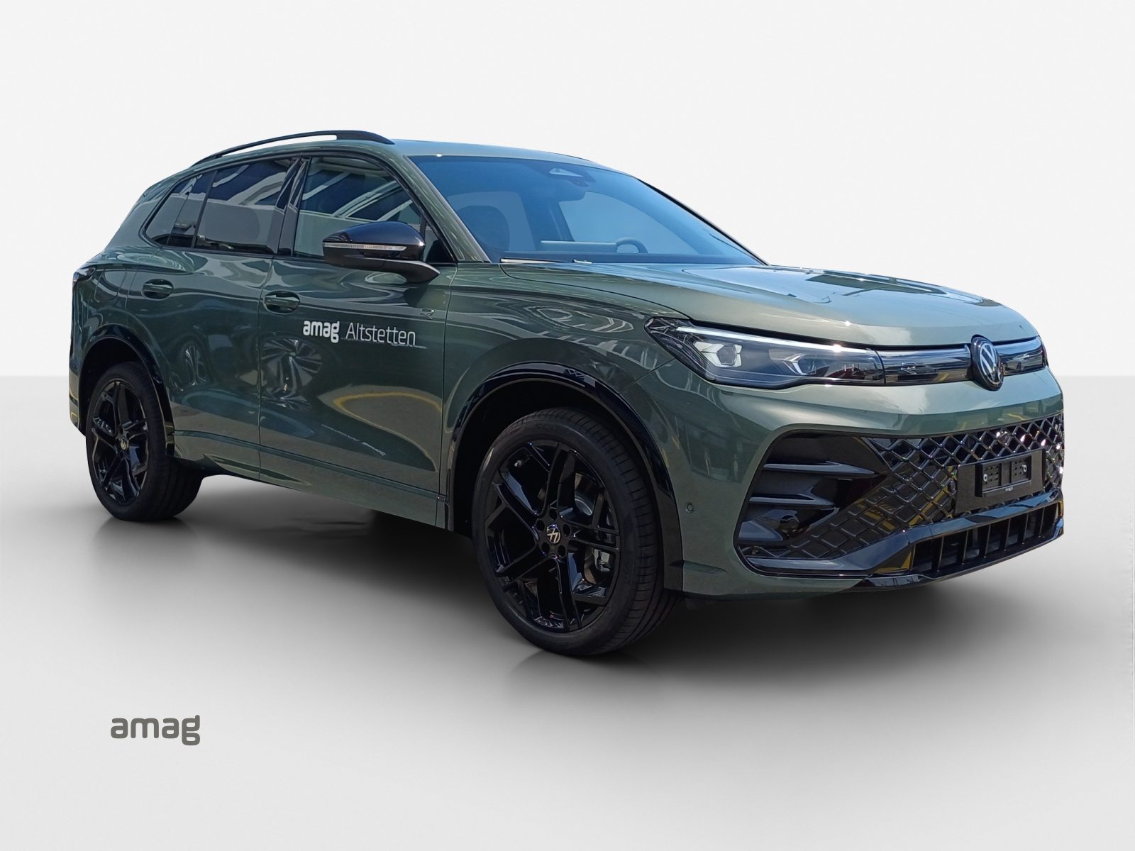 VW Tiguan R-Line UNITED, Hybride Intégral Essence/Électricité, Voiture de démonstration, Automatique - 6