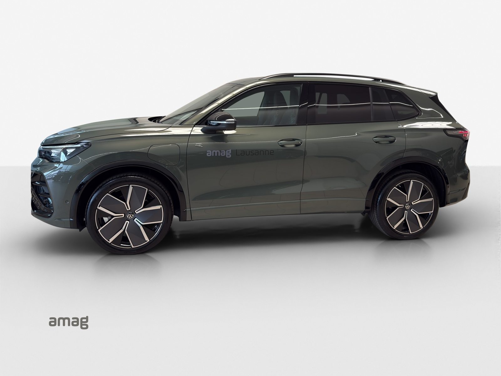 VW Tiguan R-Line UNITED, Hybride Intégral Essence/Électricité, Voiture de démonstration, Automatique - 2