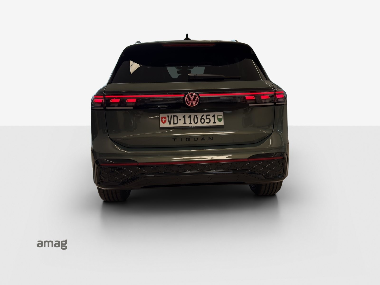 VW Tiguan R-Line UNITED, Hybride Intégral Essence/Électricité, Voiture de démonstration, Automatique - 4