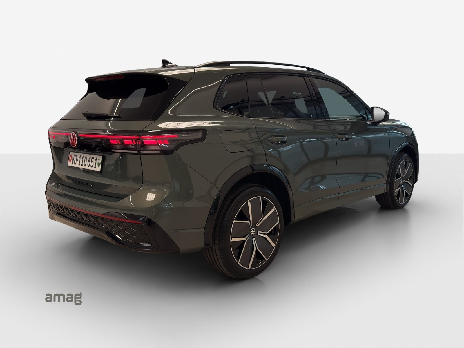 VW Tiguan R-Line UNITED, Hybride Intégral Essence/Électricité, Voiture de démonstration, Automatique - 5