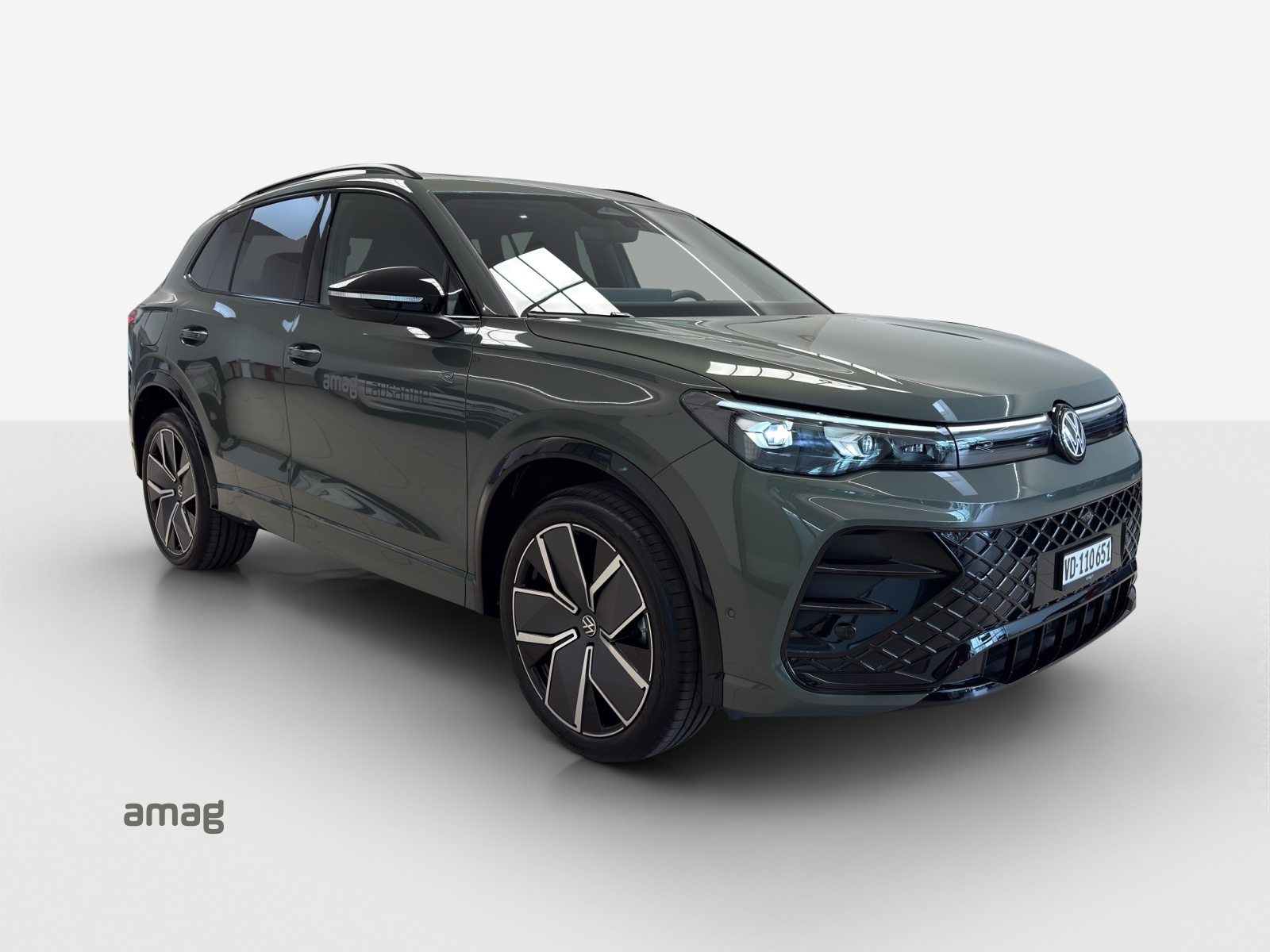 VW Tiguan R-Line UNITED, Hybride Intégral Essence/Électricité, Voiture de démonstration, Automatique - 6