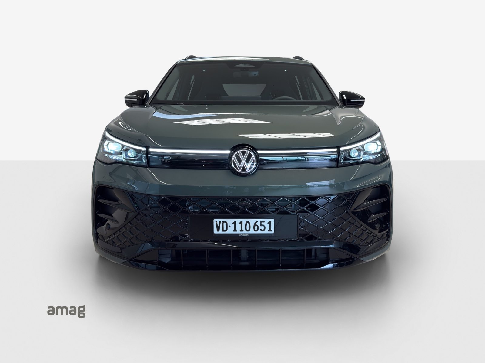 VW Tiguan R-Line UNITED, Hybride Intégral Essence/Électricité, Voiture de démonstration, Automatique - 7
