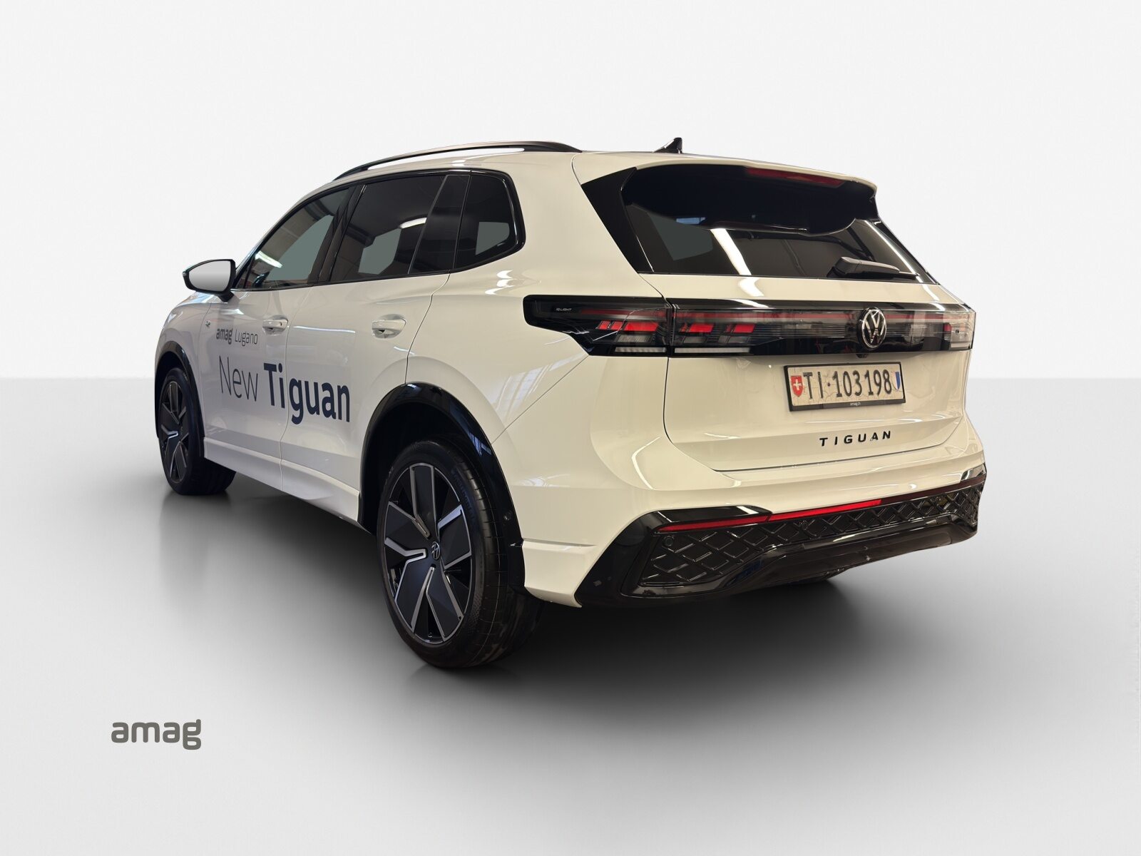 VW Tiguan R-Line, Essence, Voiture de démonstration, Automatique - 3
