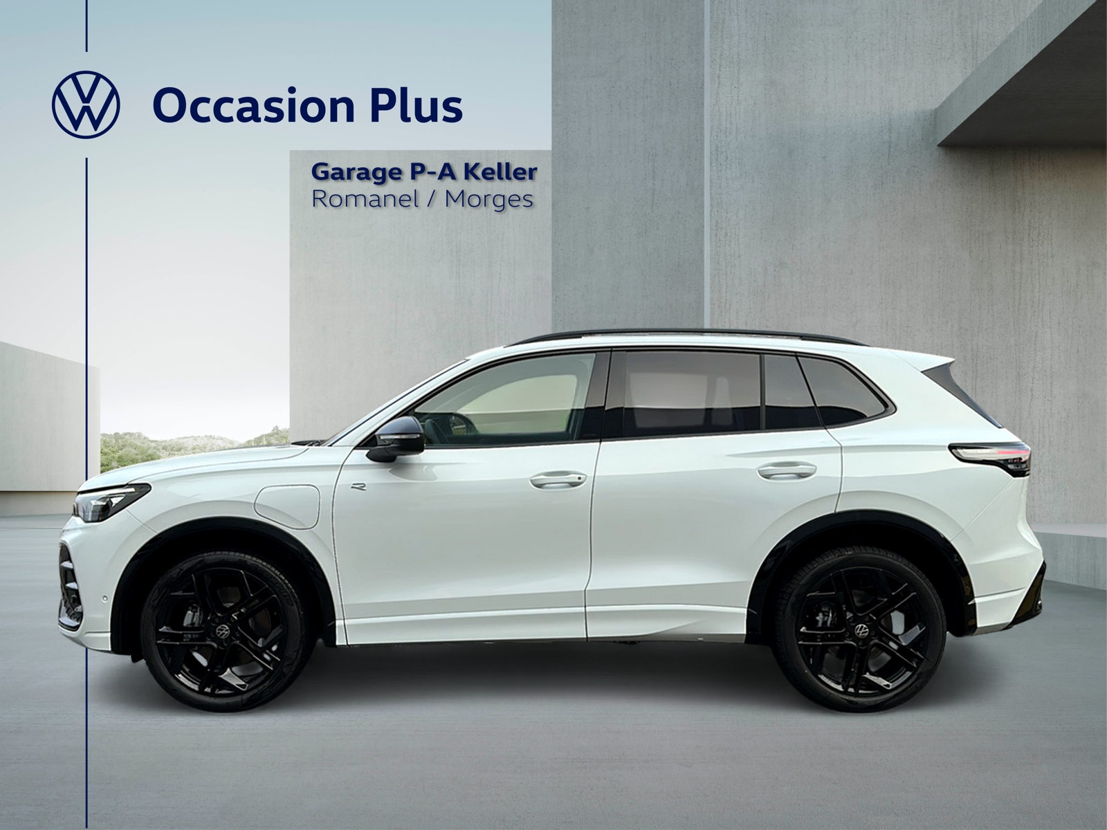 VW Tiguan R-Line, Hybride Intégral Essence/Électricité, Voiture de démonstration, Automatique - 2