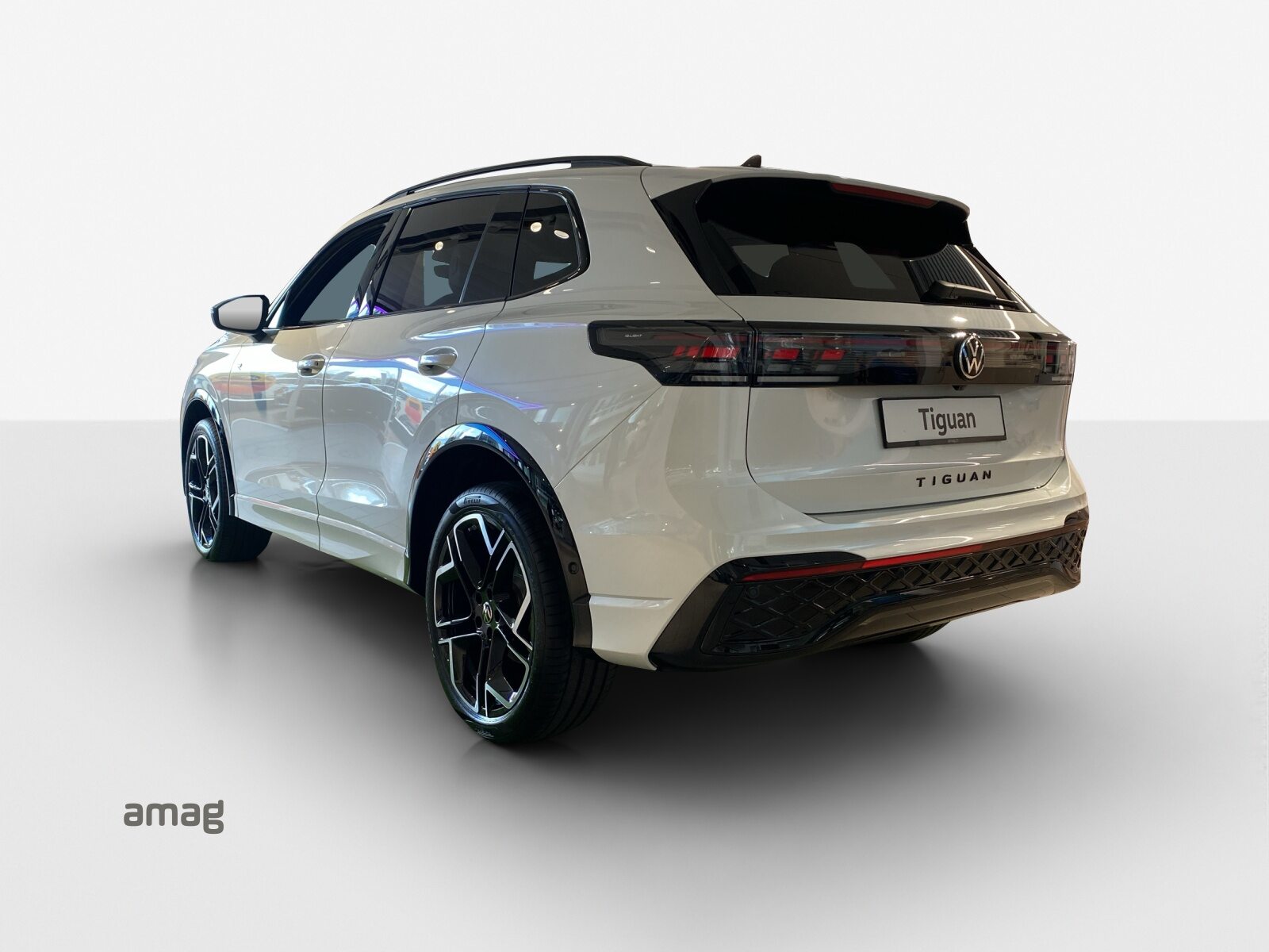 VW Tiguan R-Line UNITED, Petrol, Ex-demonstrator, Automatic - 3