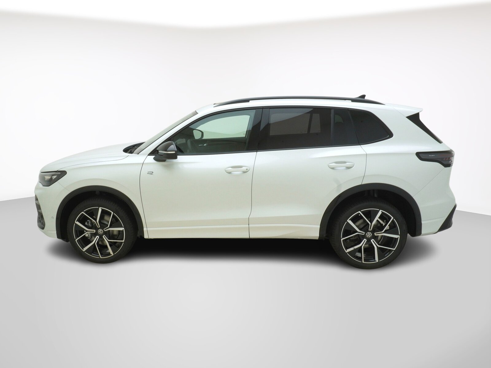 VW Tiguan 2.0 TSI R-Line 4Motion, Petrol, Ex-demonstrator, Automatic - 2