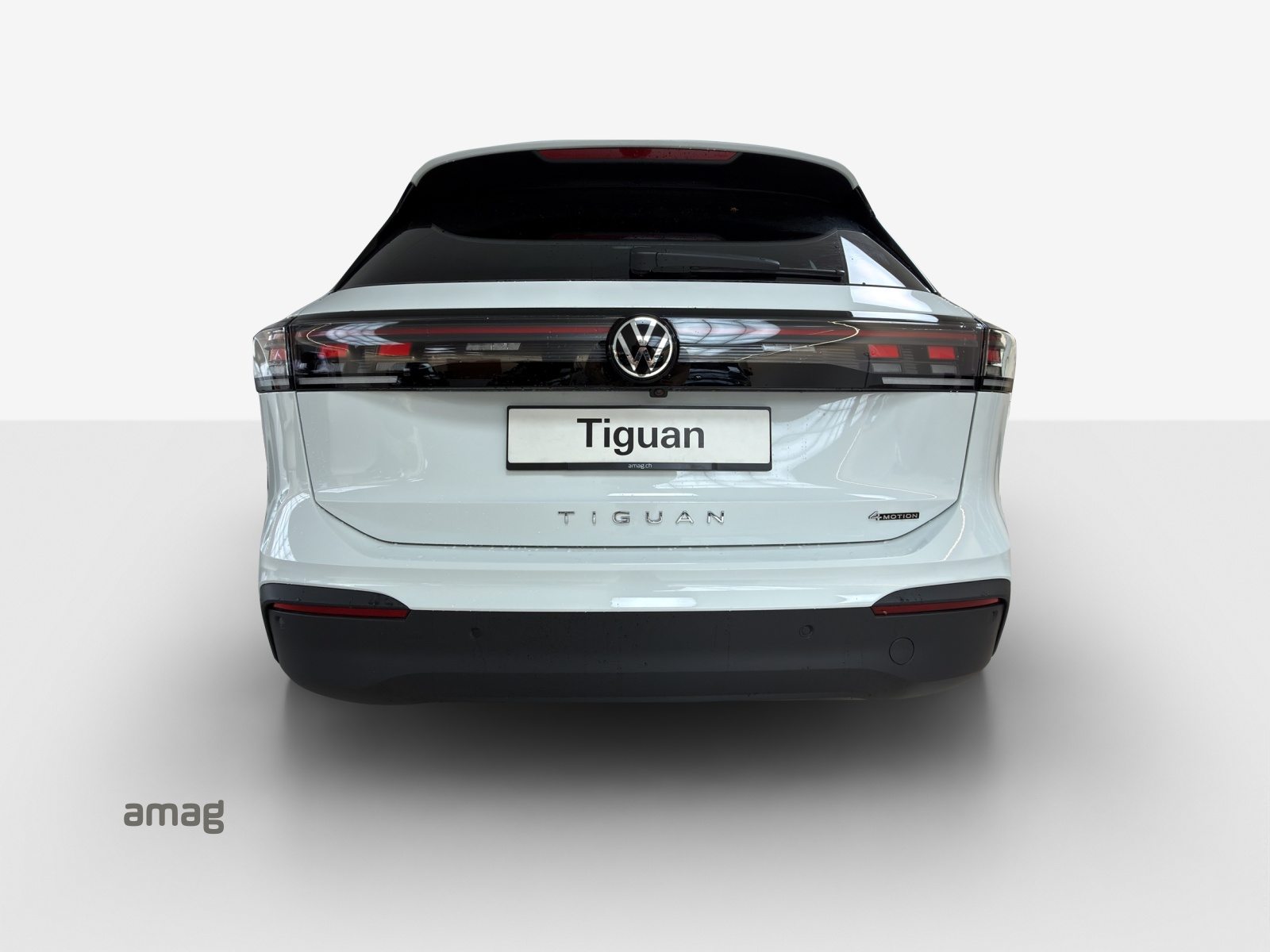 VW Tiguan UNITED, Petrol, Automatic - 4