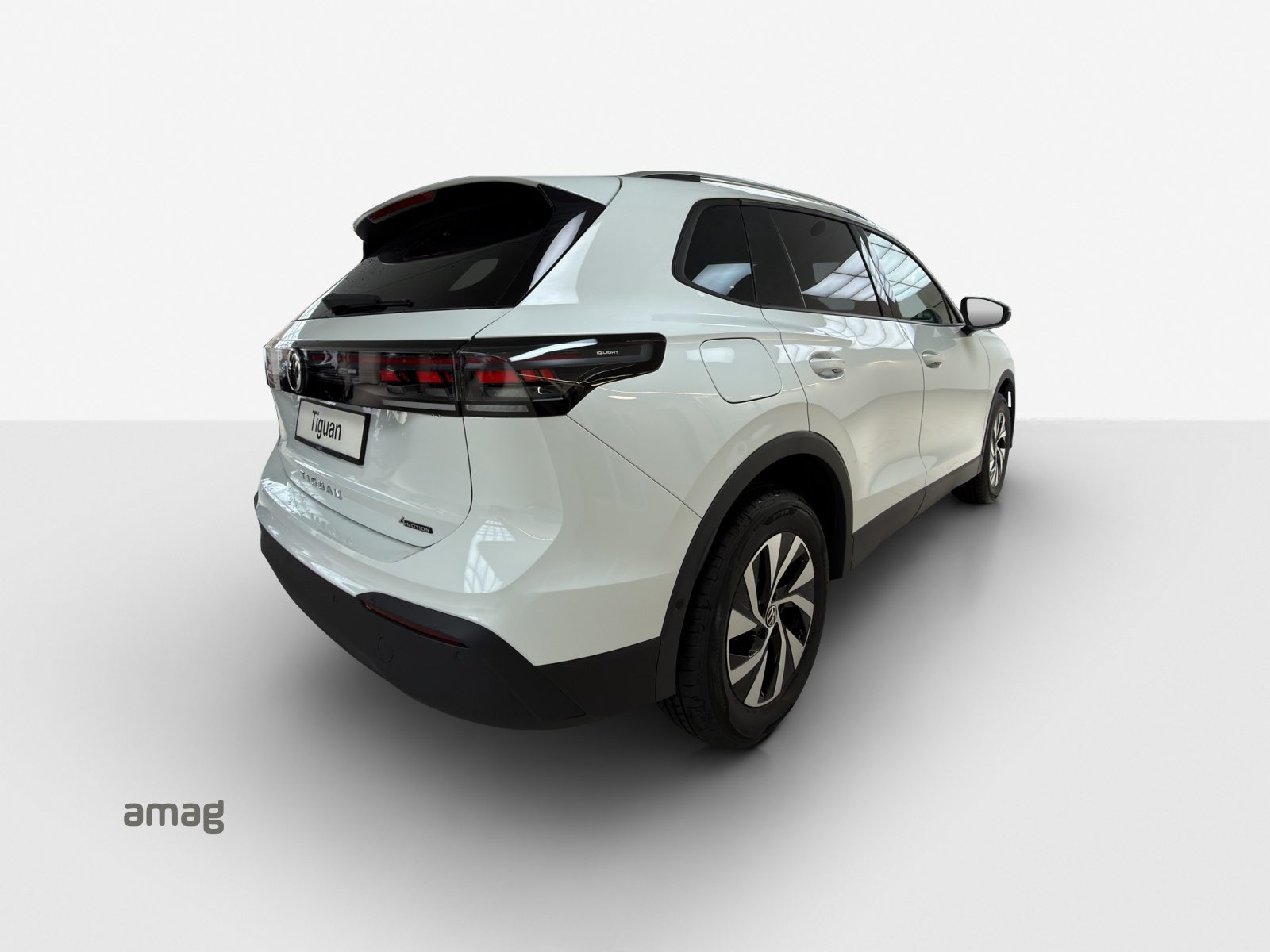 VW Tiguan UNITED, Petrol, Automatic - 5