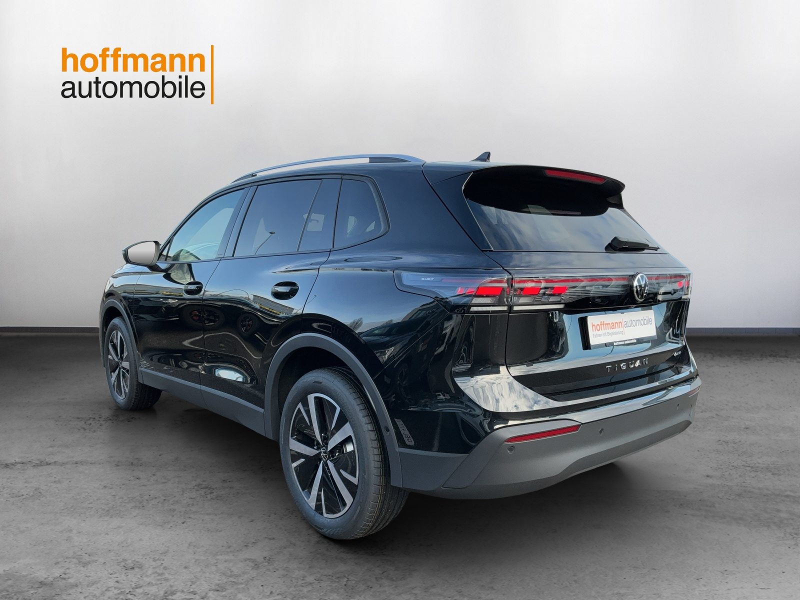 VW Tiguan UNITED, Petrol, New car, Automatic - 6