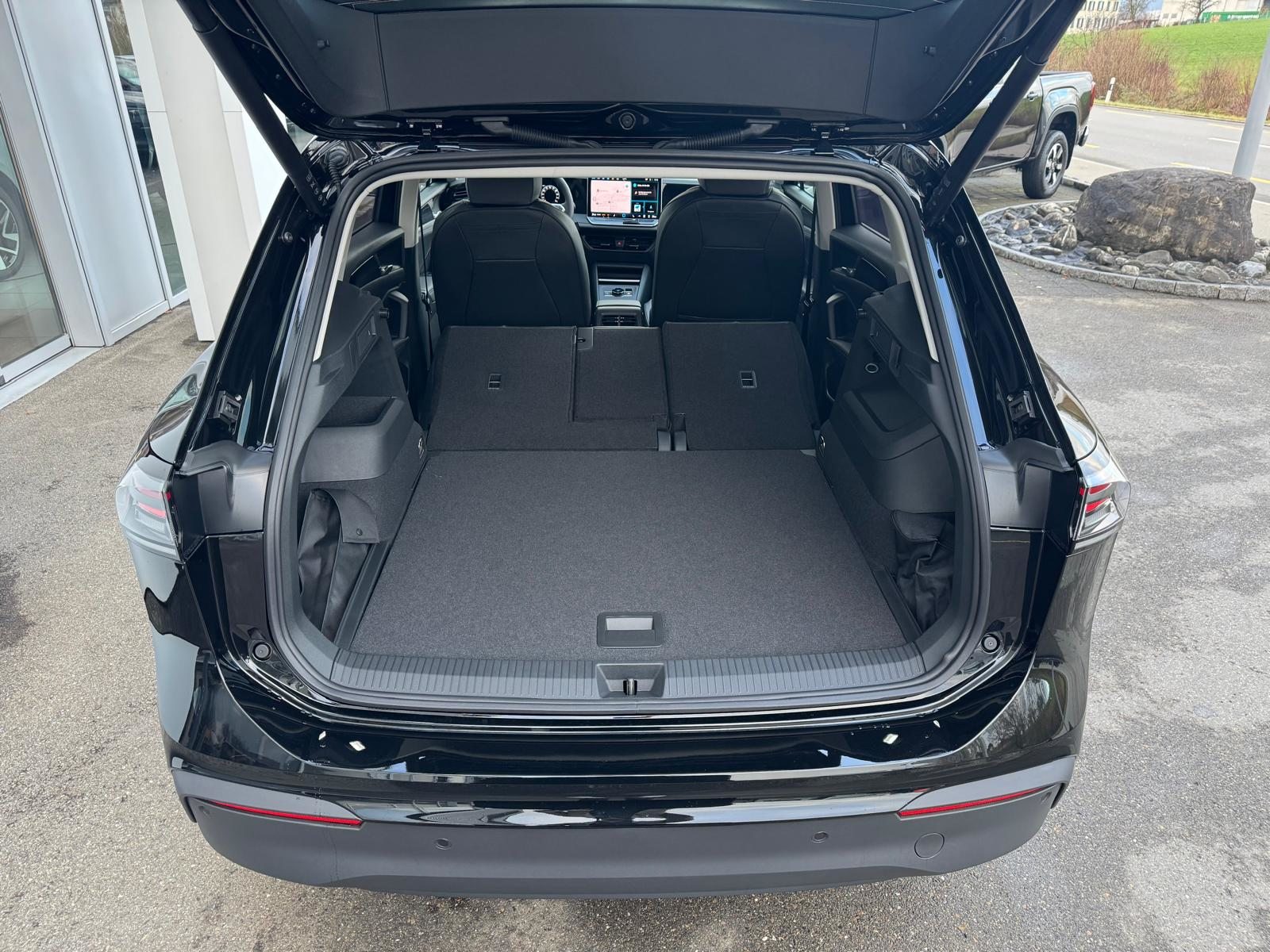 VW Tiguan UNITED, Petrol, New car, Automatic - 6