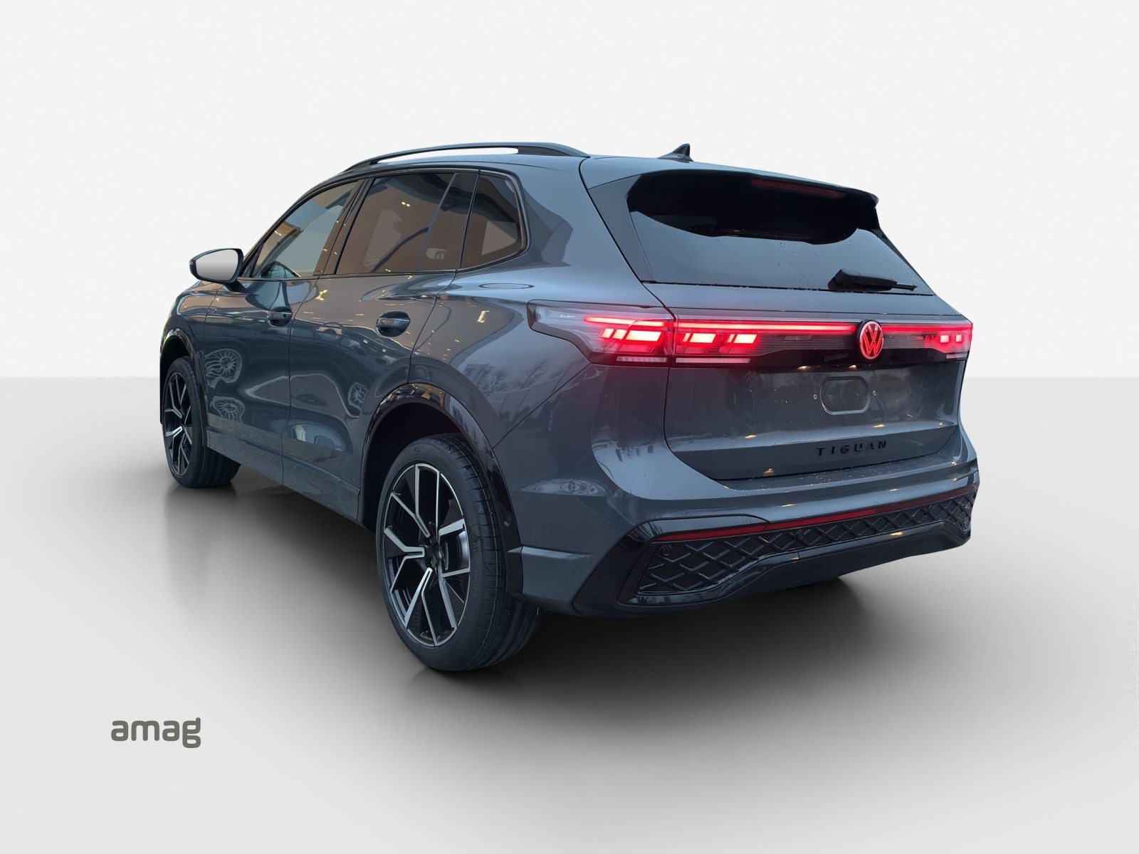 VW Tiguan R-Line, Petrol, New car, Automatic - 3