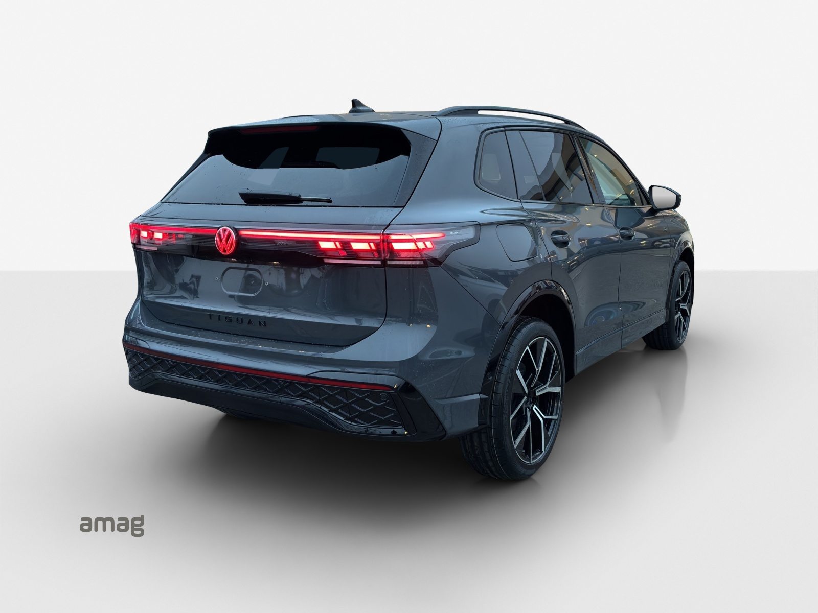 VW Tiguan R-Line, Petrol, New car, Automatic - 5