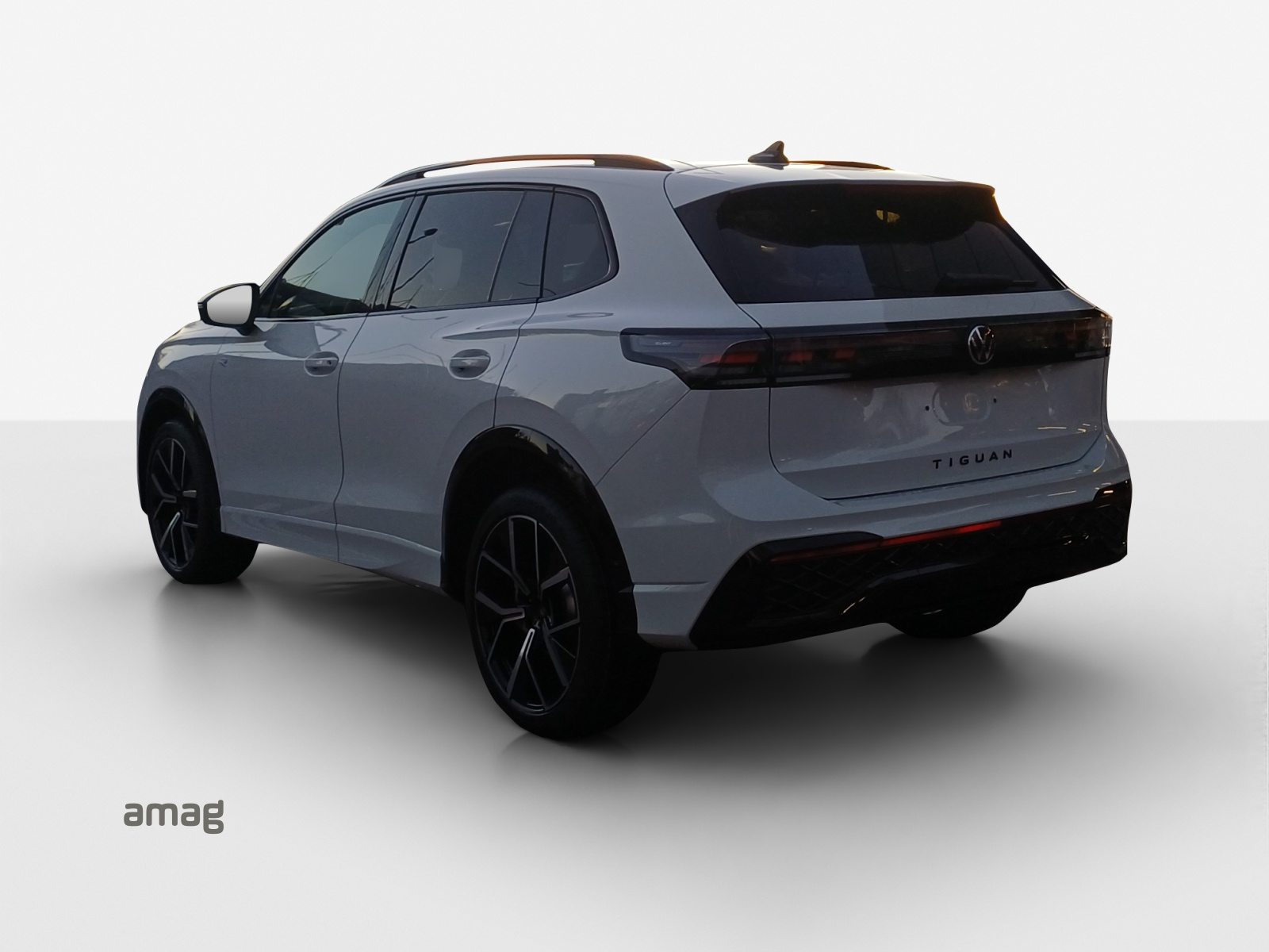 VW Tiguan R-Line, Petrol, New car, Automatic - 3