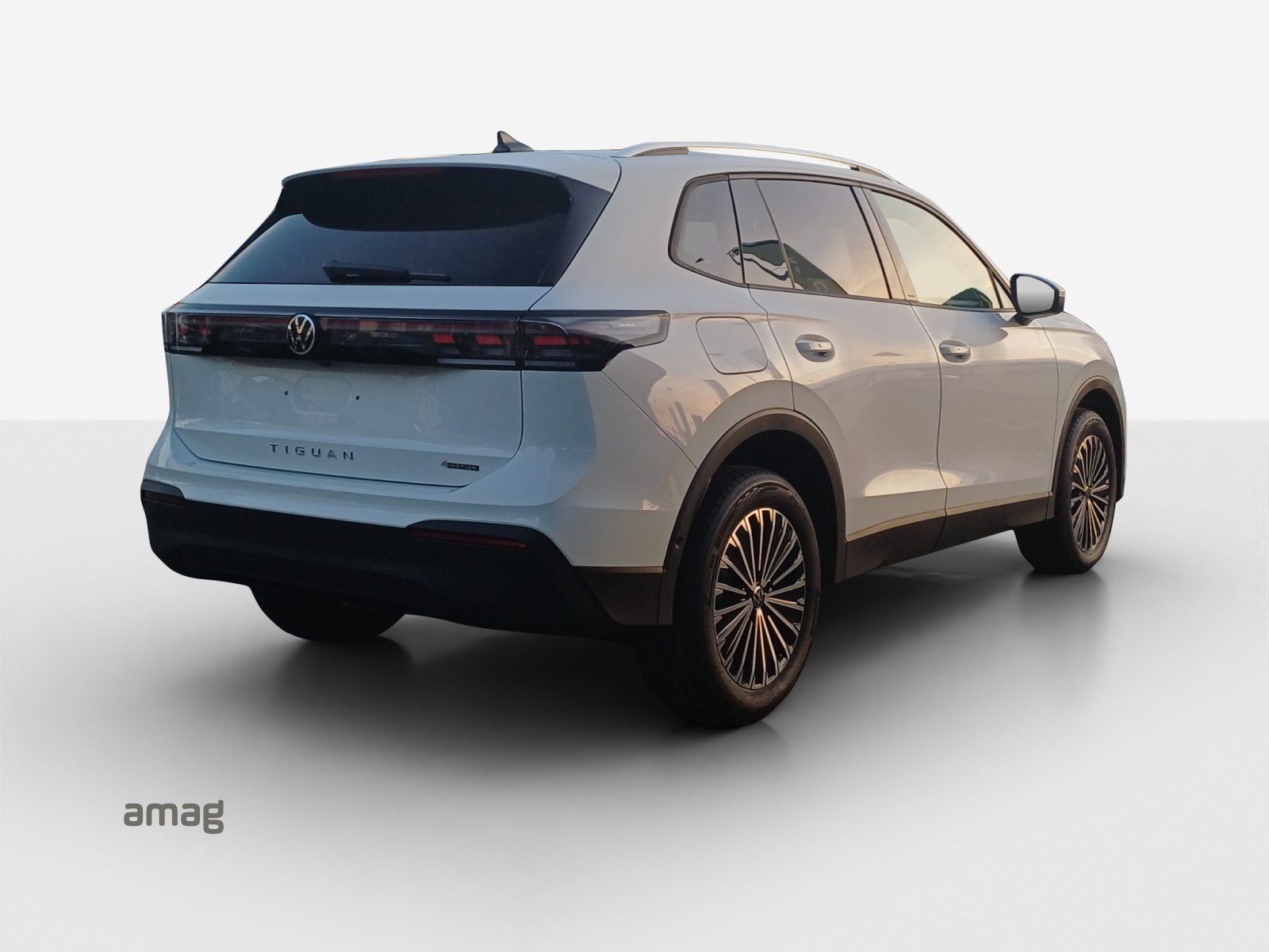 VW Tiguan UNITED, Petrol, New car, Automatic - 5