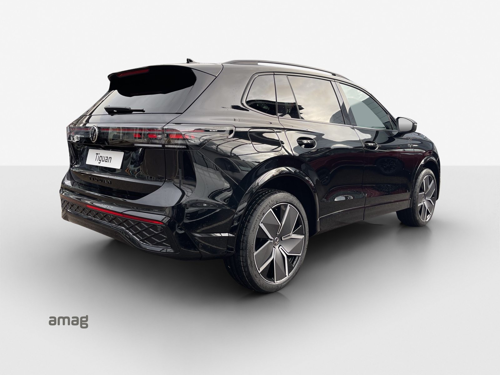 VW Tiguan R-Line, Petrol, New car, Automatic - 5