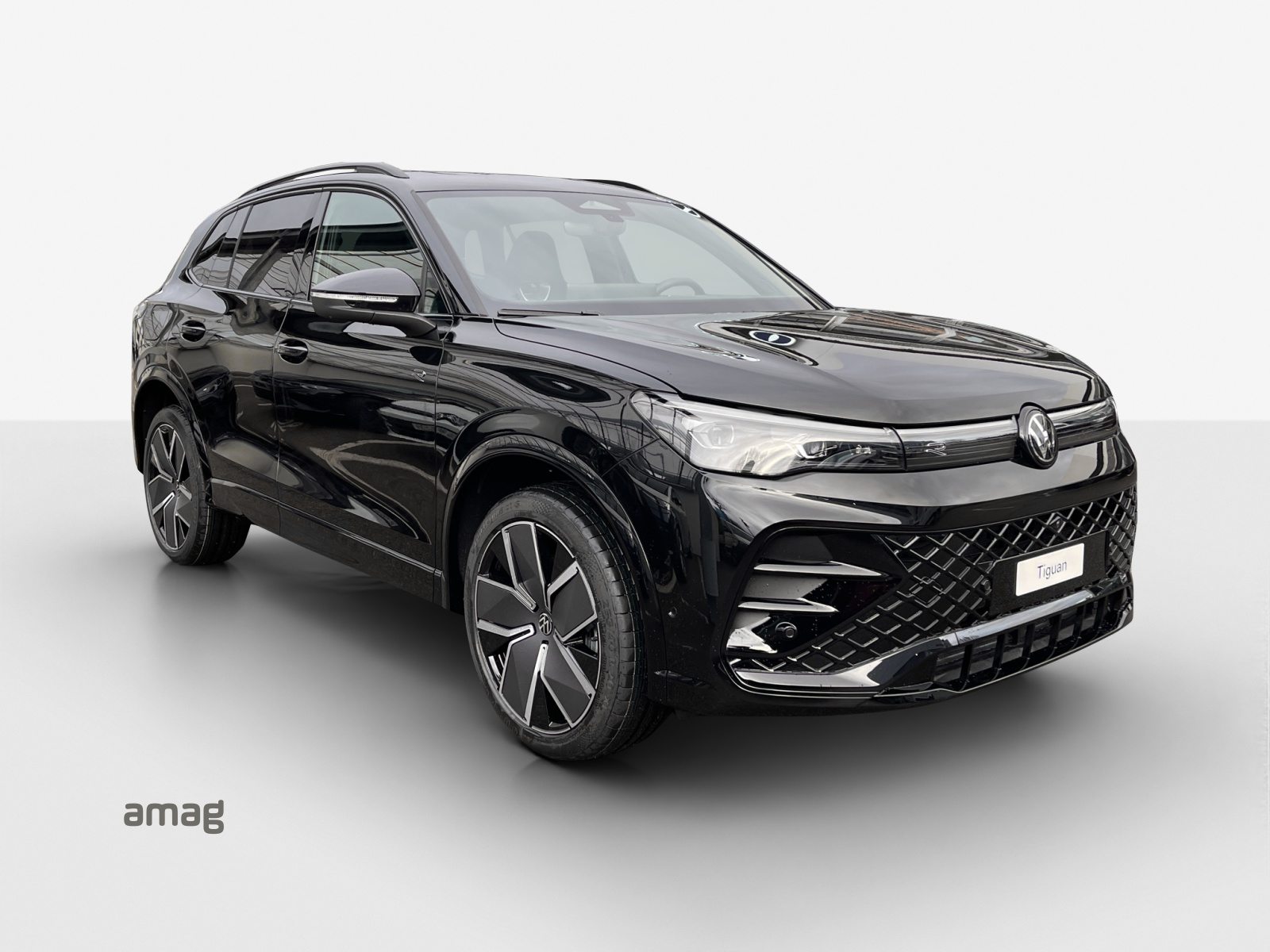 VW Tiguan R-Line, Petrol, New car, Automatic - 6